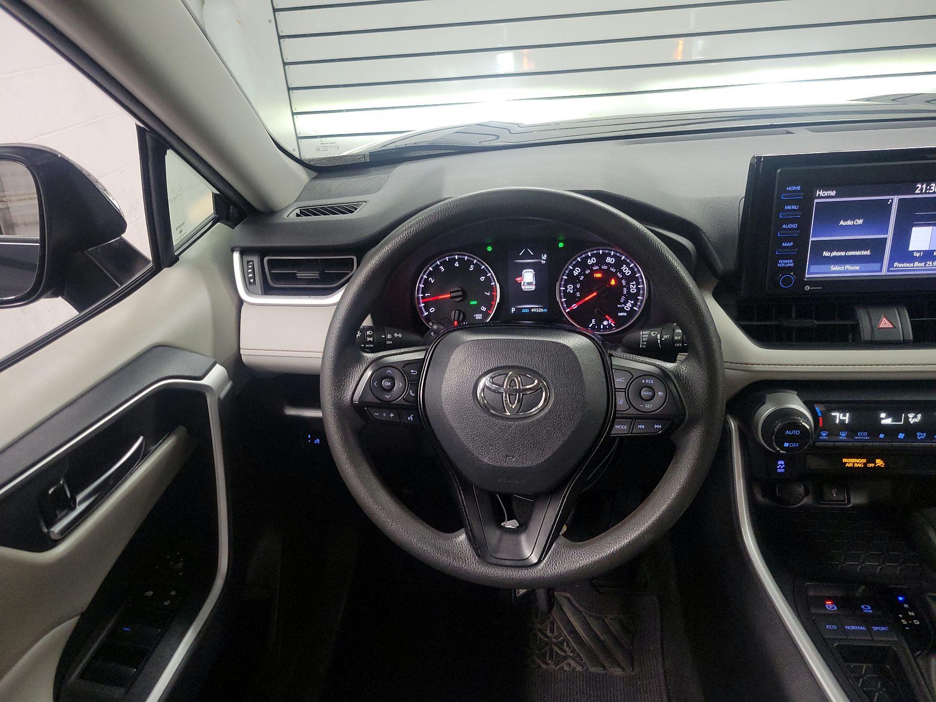 Thumbnail: 2020 Toyota RAV4 - 10