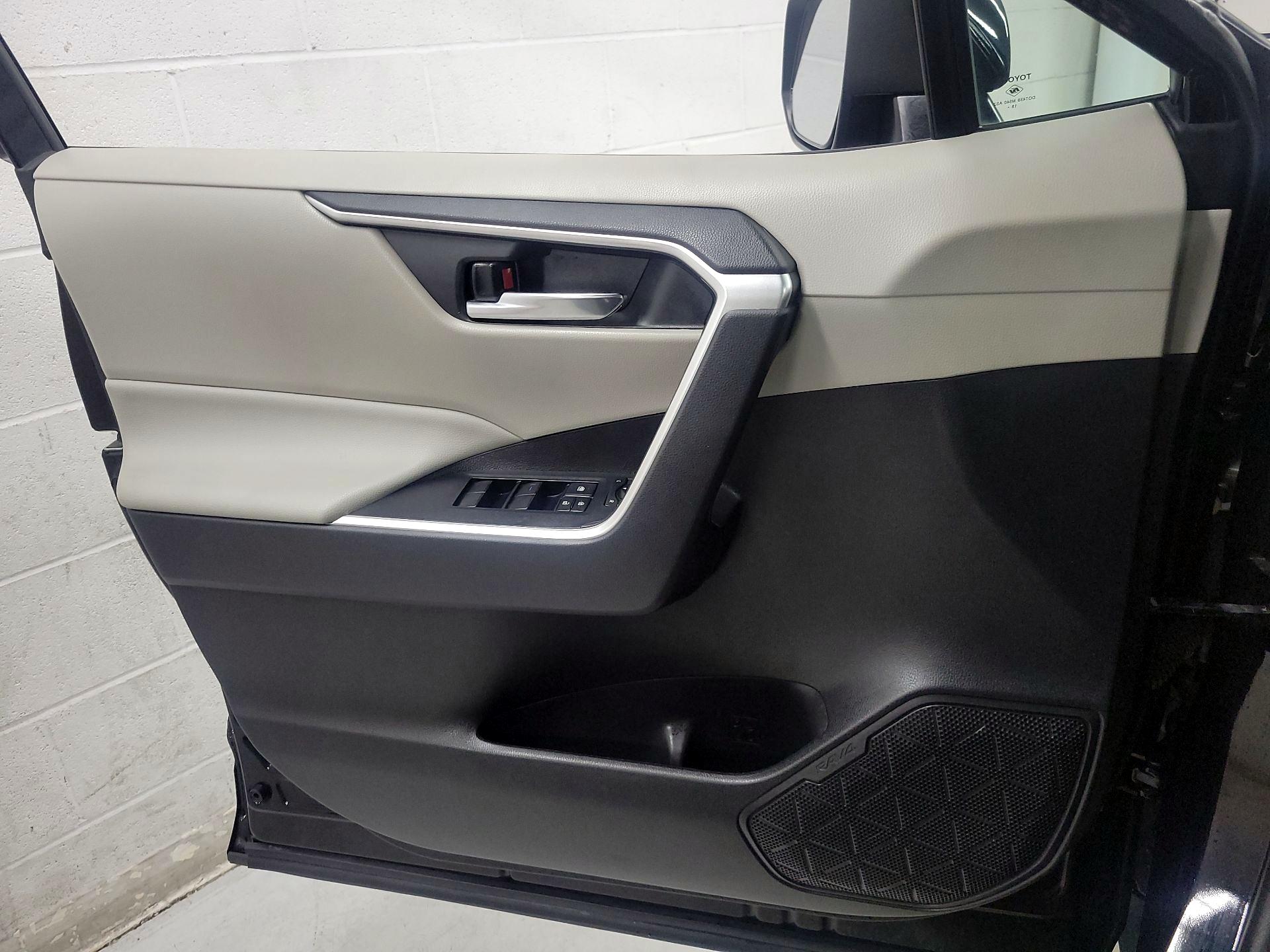 Thumbnail: 2020 Toyota RAV4 - 12