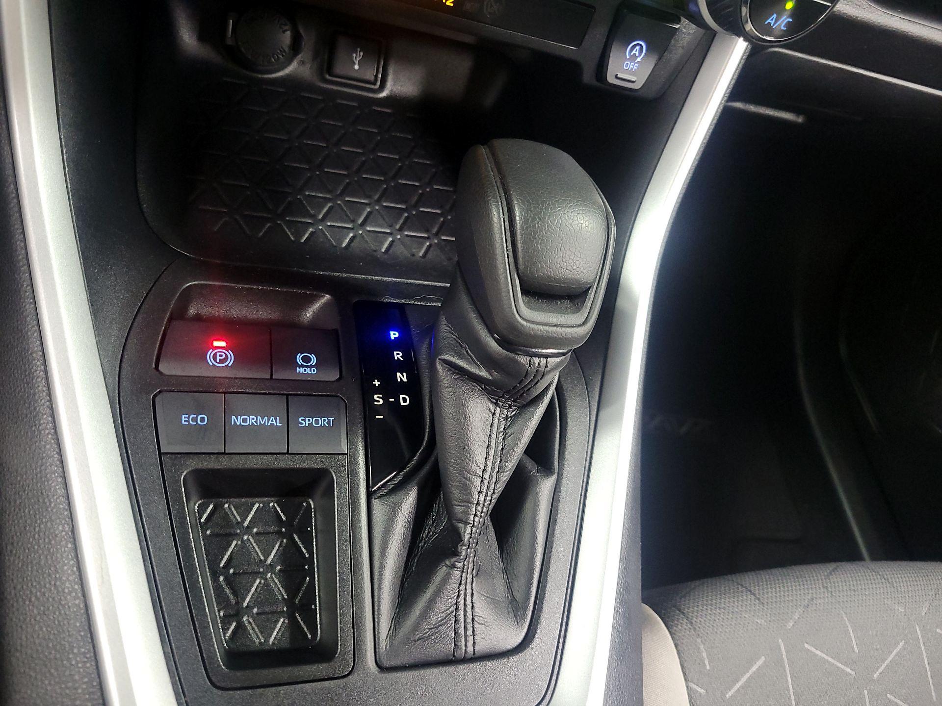 Thumbnail: 2020 Toyota RAV4 - 16