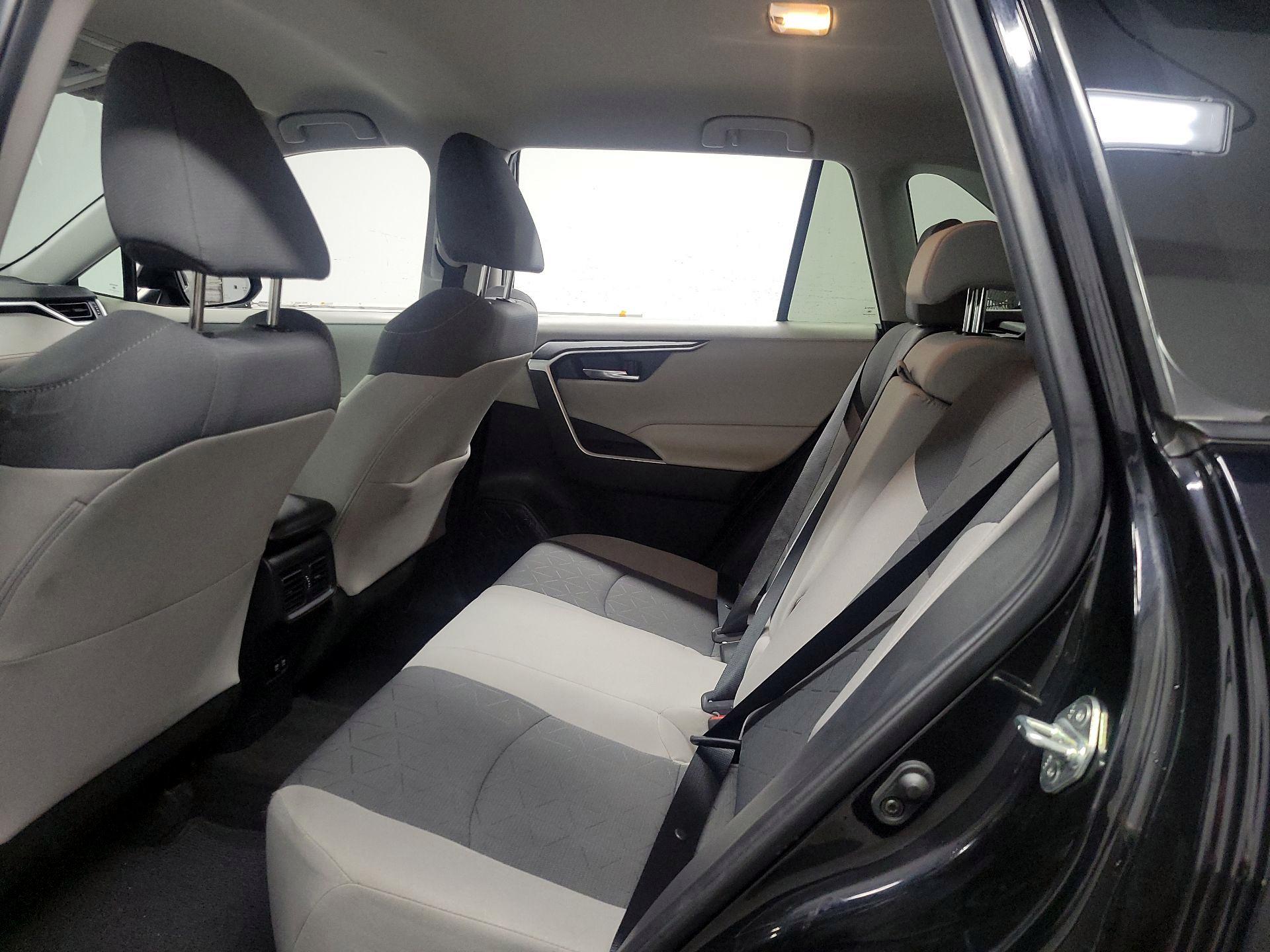 Thumbnail: 2020 Toyota RAV4 - 17