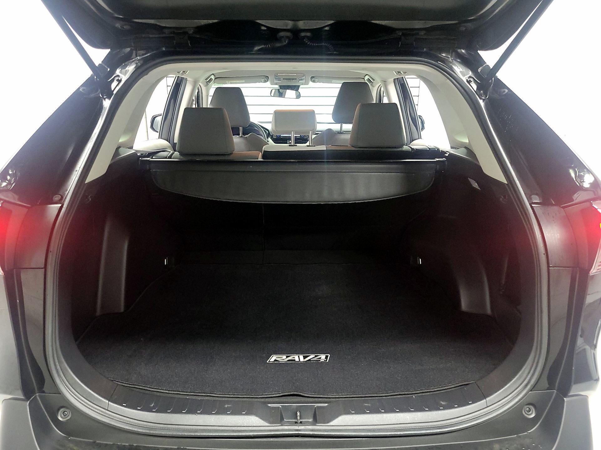 Thumbnail: 2020 Toyota RAV4 - 18