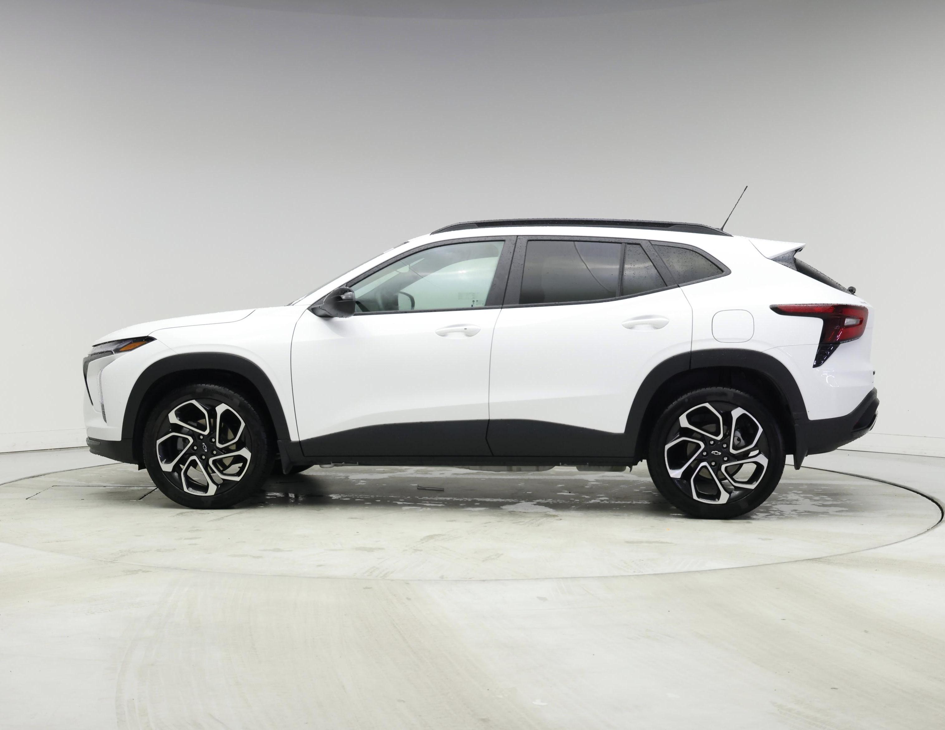 Thumbnail: 2024 Chevrolet Trax - 3