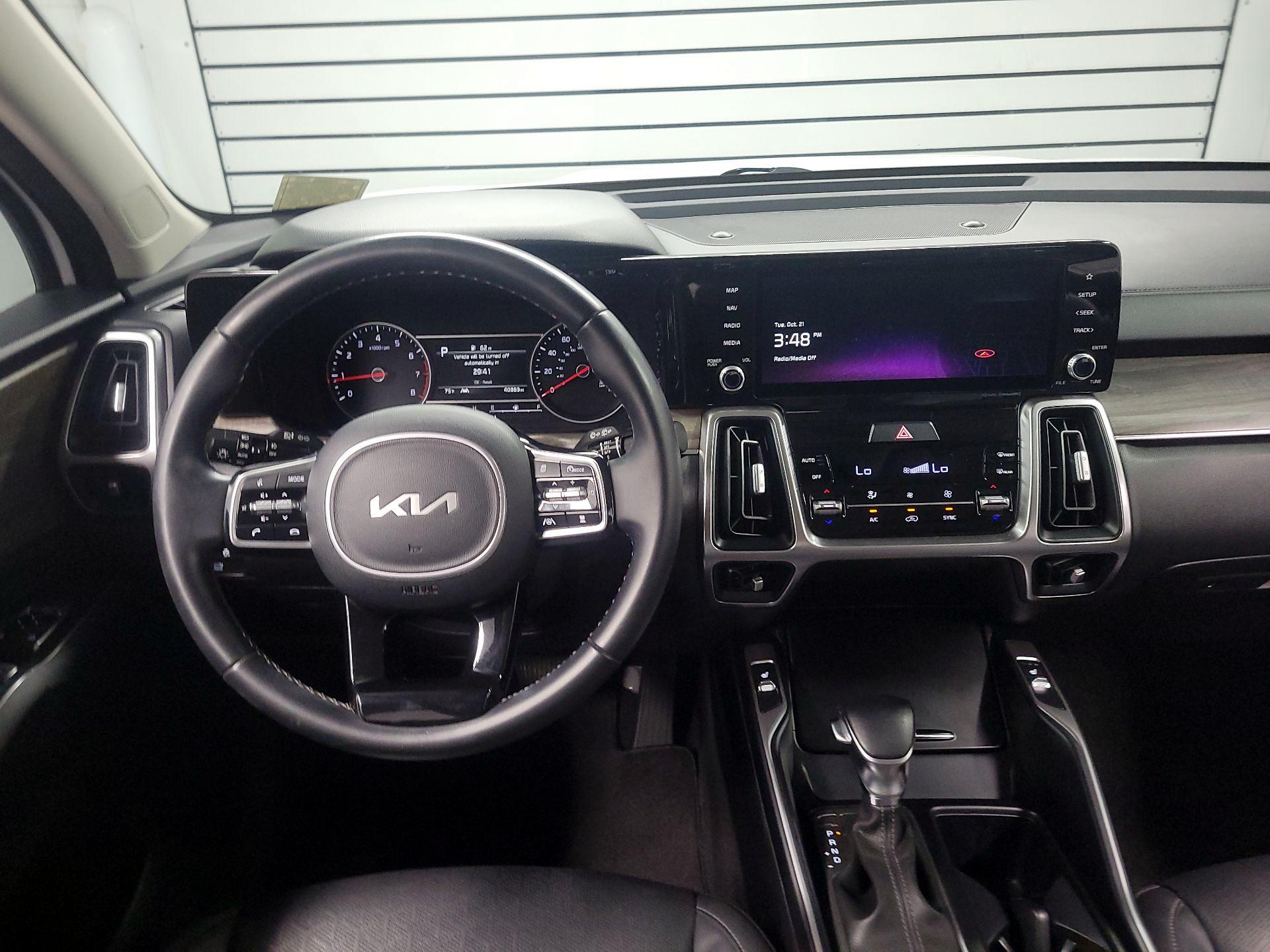 Thumbnail: 2022 Kia Sorento - 9