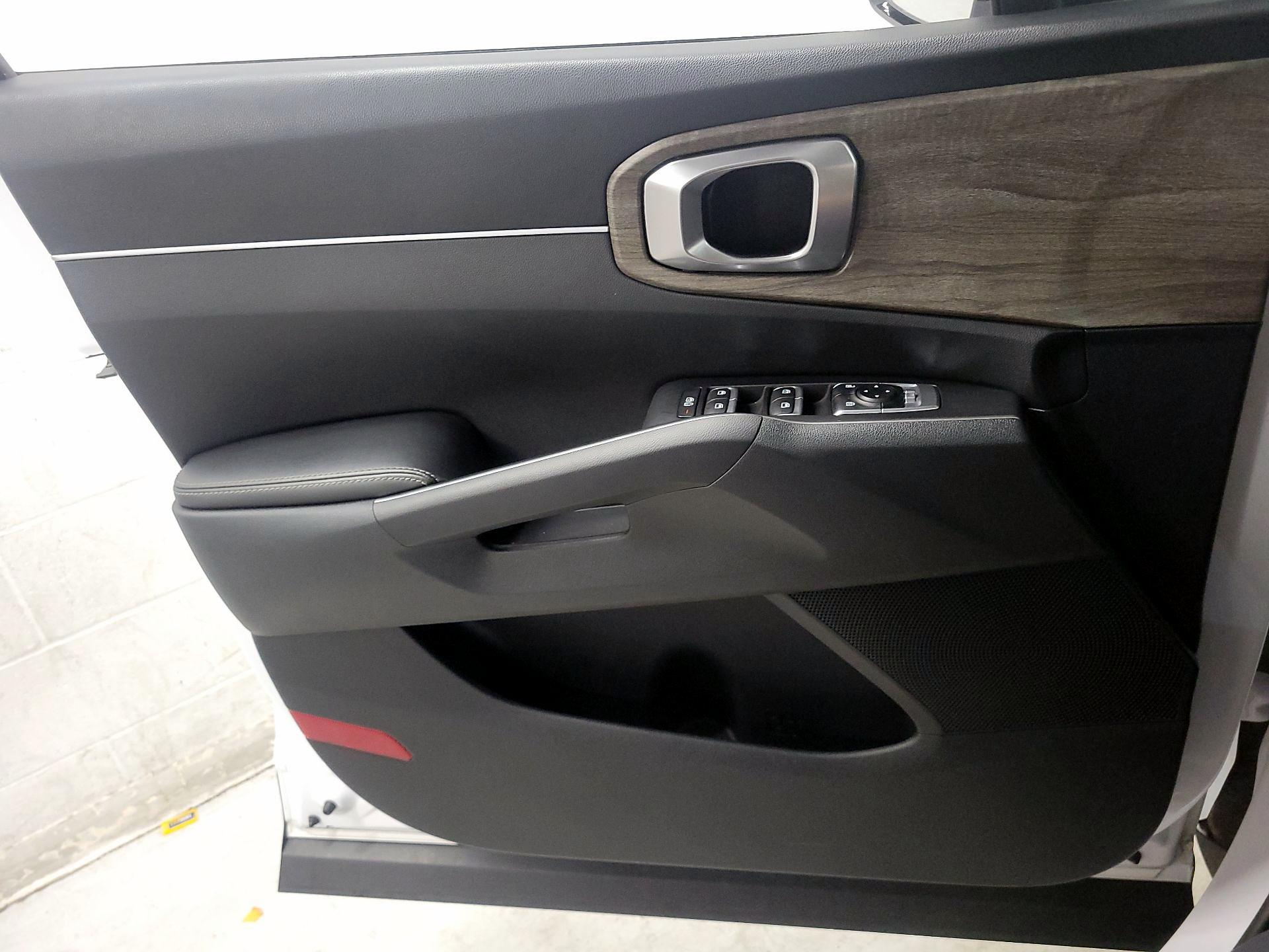 Thumbnail: 2022 Kia Sorento - 12