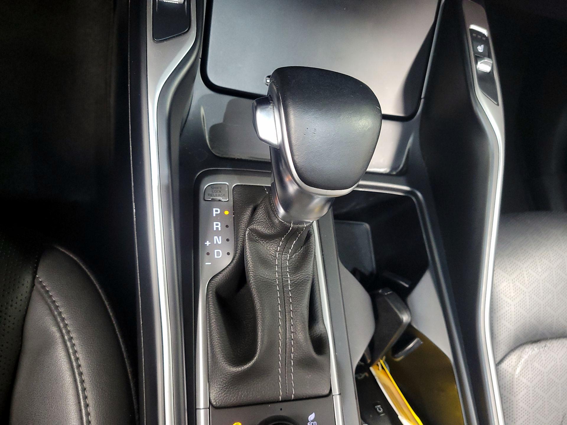 Thumbnail: 2022 Kia Sorento - 16