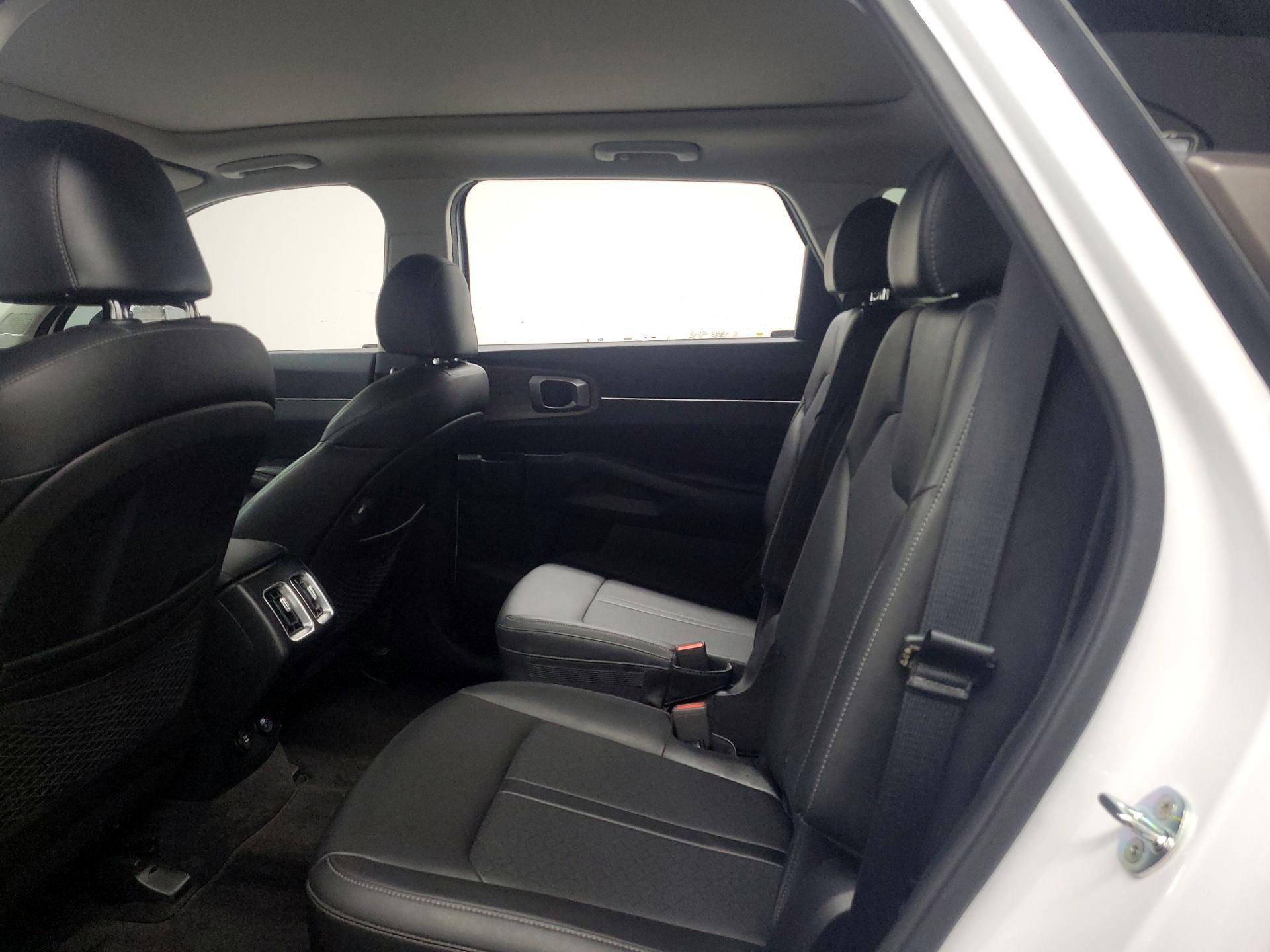 Thumbnail: 2022 Kia Sorento - 17