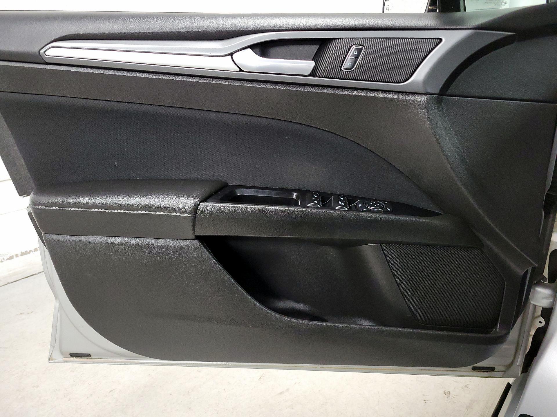 Thumbnail: 2016 Ford Fusion - 12