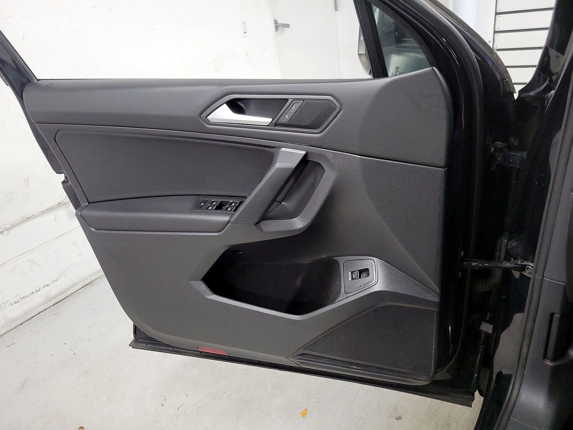 Thumbnail: 2019 Volkswagen Tiguan - 12