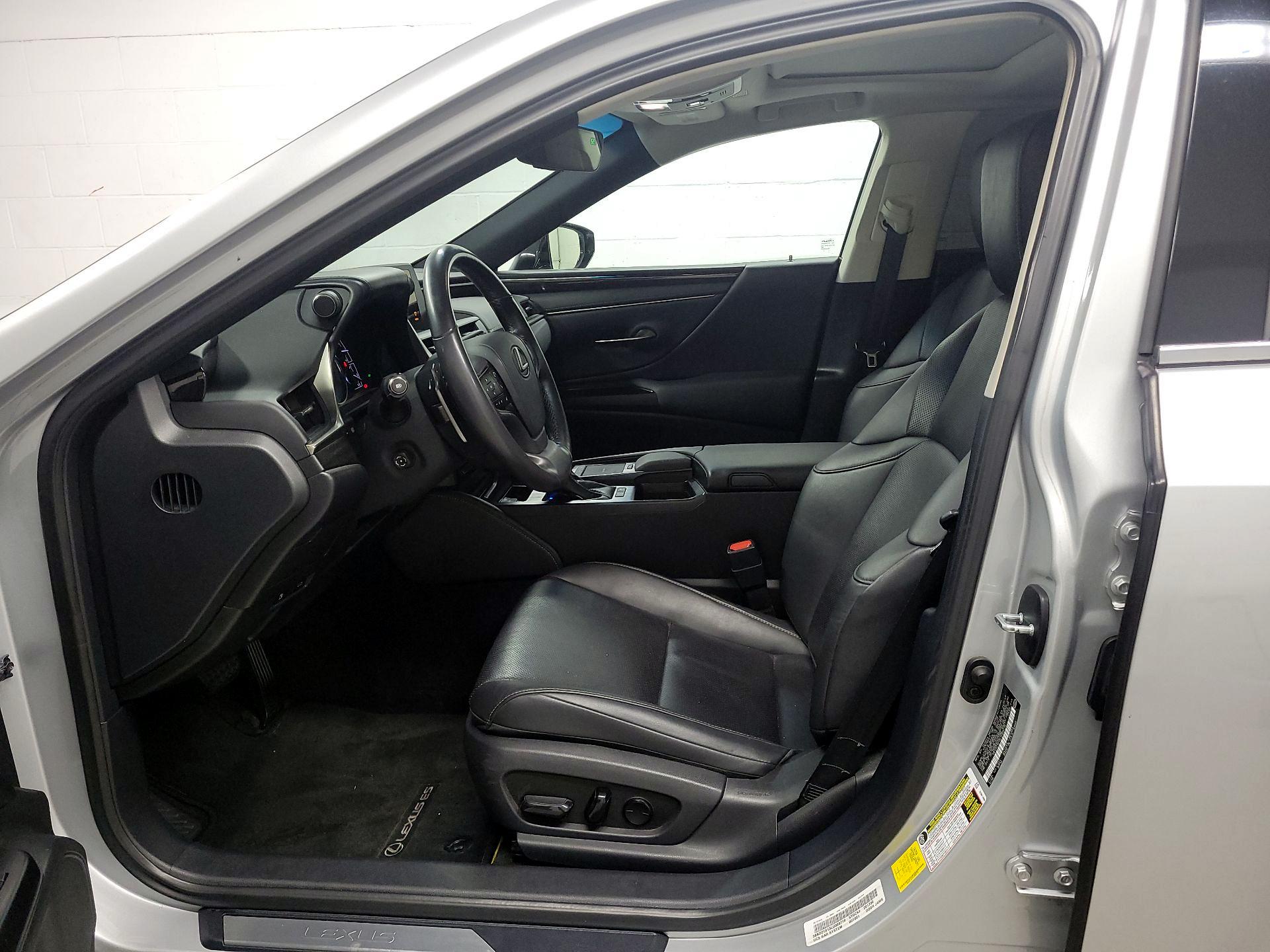 Thumbnail: 2020 Lexus ES - 11