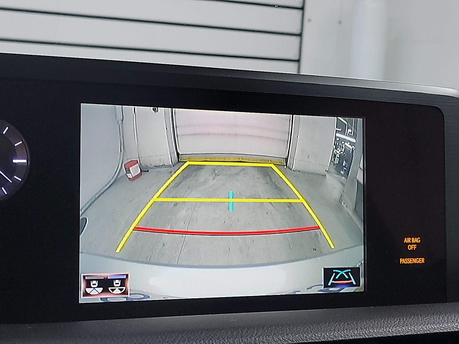 Thumbnail: 2020 Lexus ES - 13