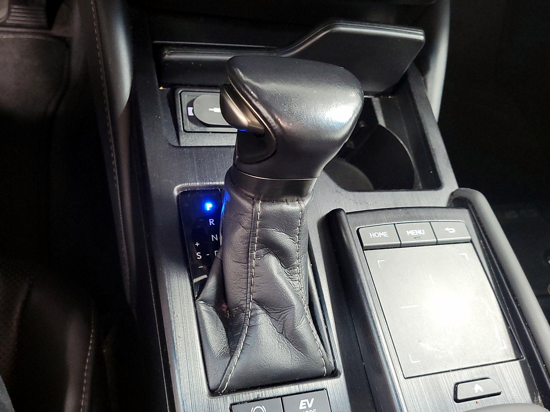 Thumbnail: 2020 Lexus ES - 16