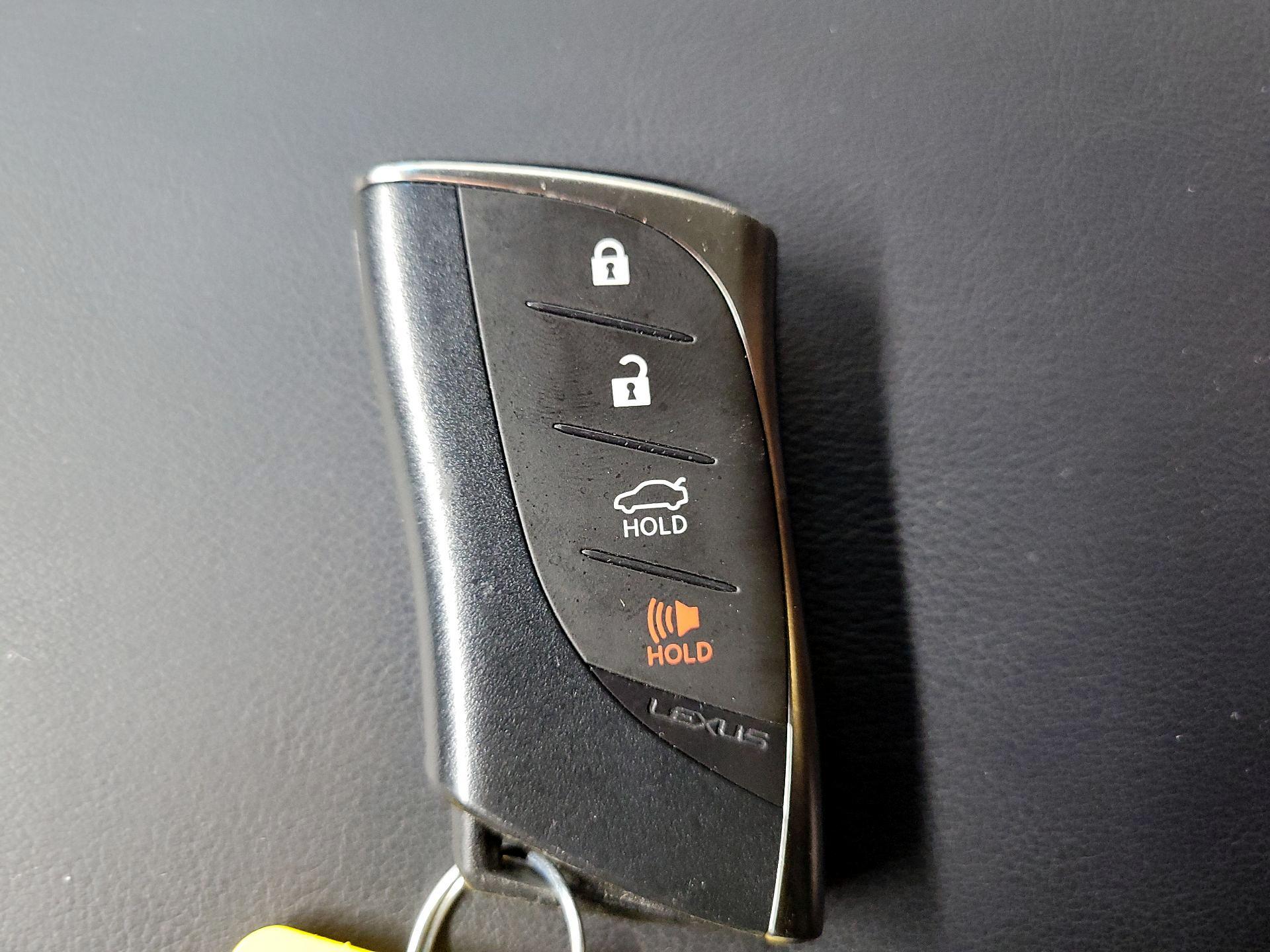 Thumbnail: 2020 Lexus ES - 20