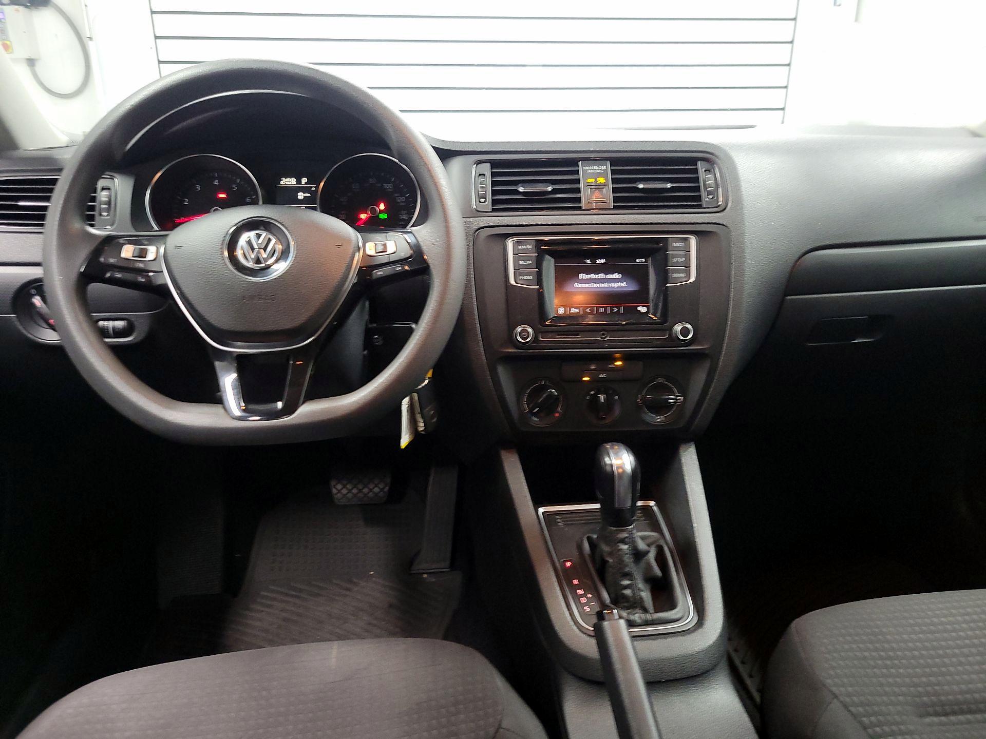 Thumbnail: 2016 Volkswagen Jetta - 9