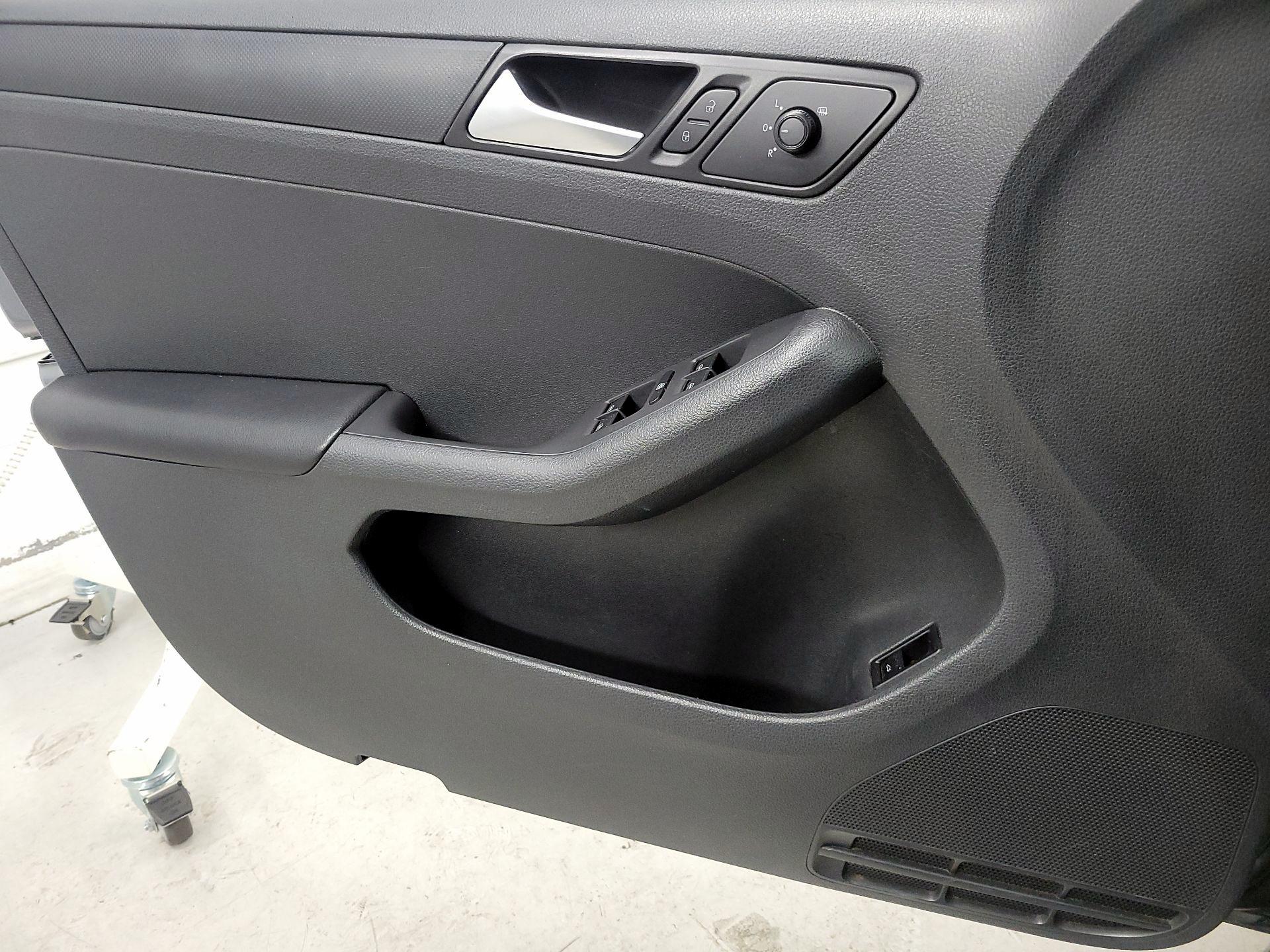 Thumbnail: 2016 Volkswagen Jetta - 12