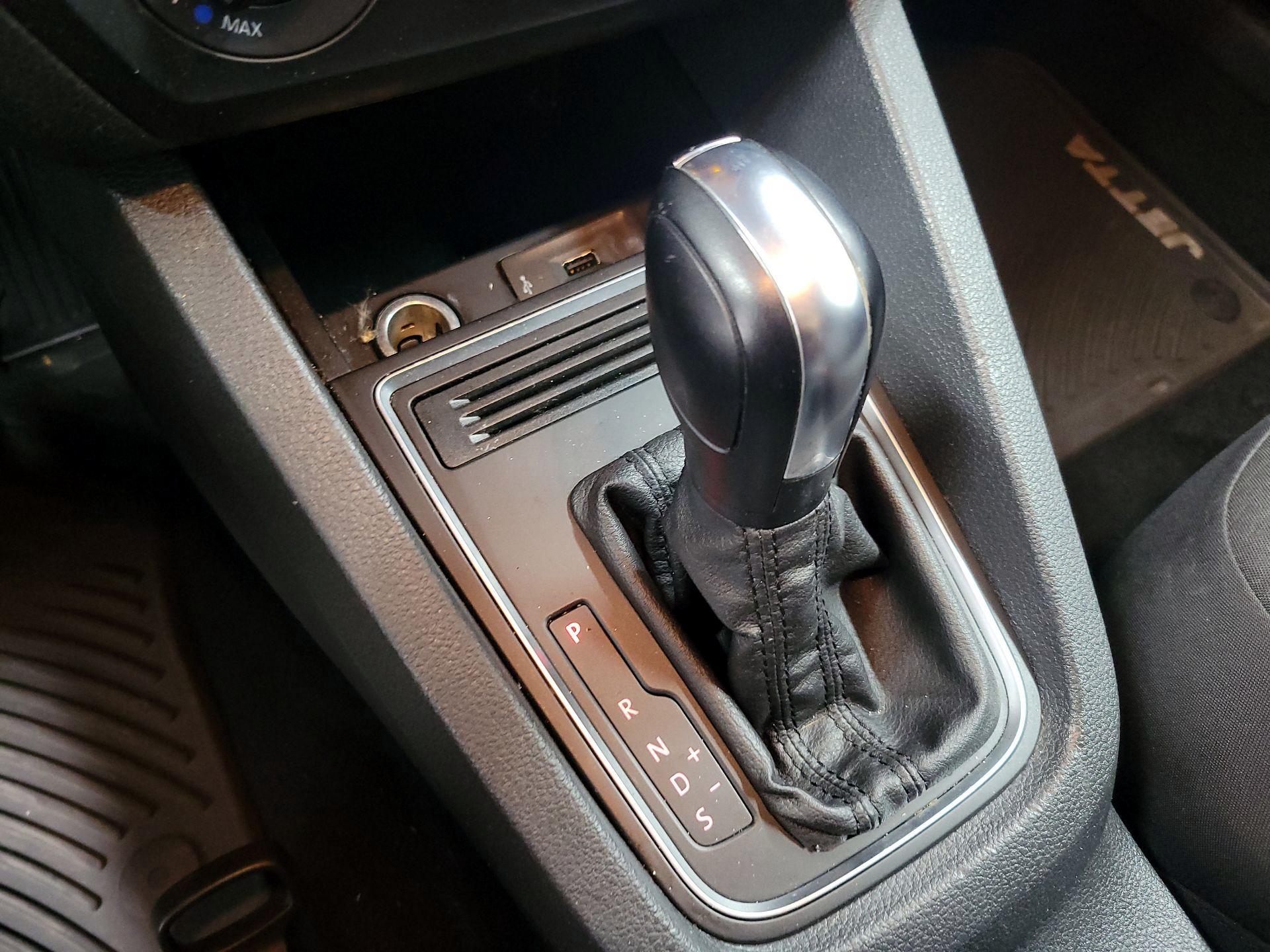 Thumbnail: 2016 Volkswagen Jetta - 15