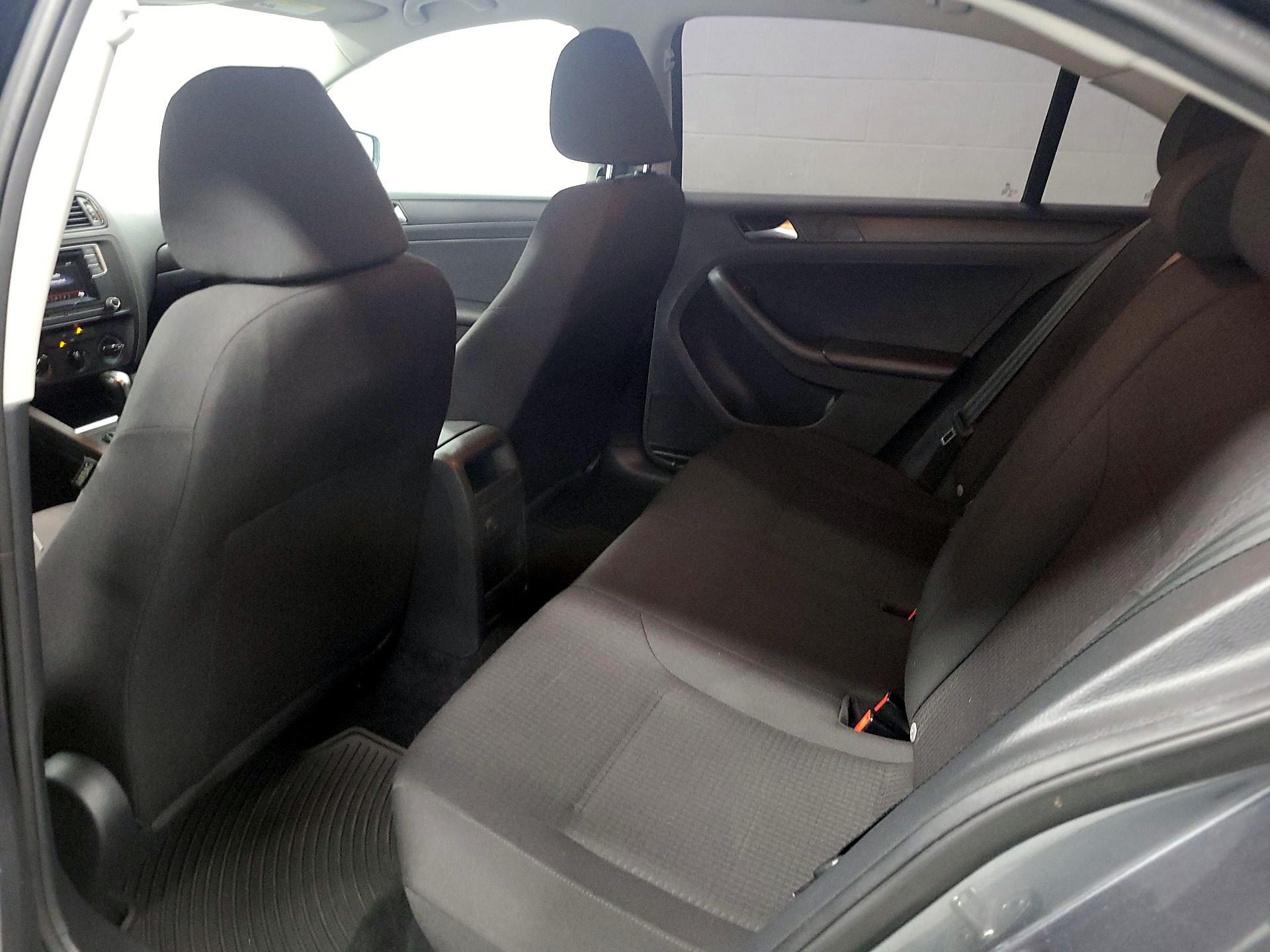 Thumbnail: 2016 Volkswagen Jetta - 16