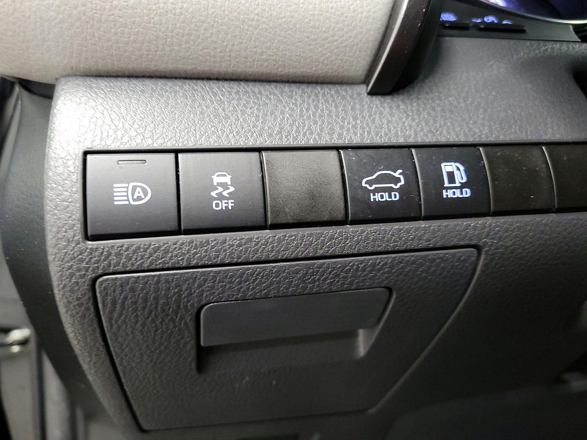 Thumbnail: 2020 Toyota Camry - 13