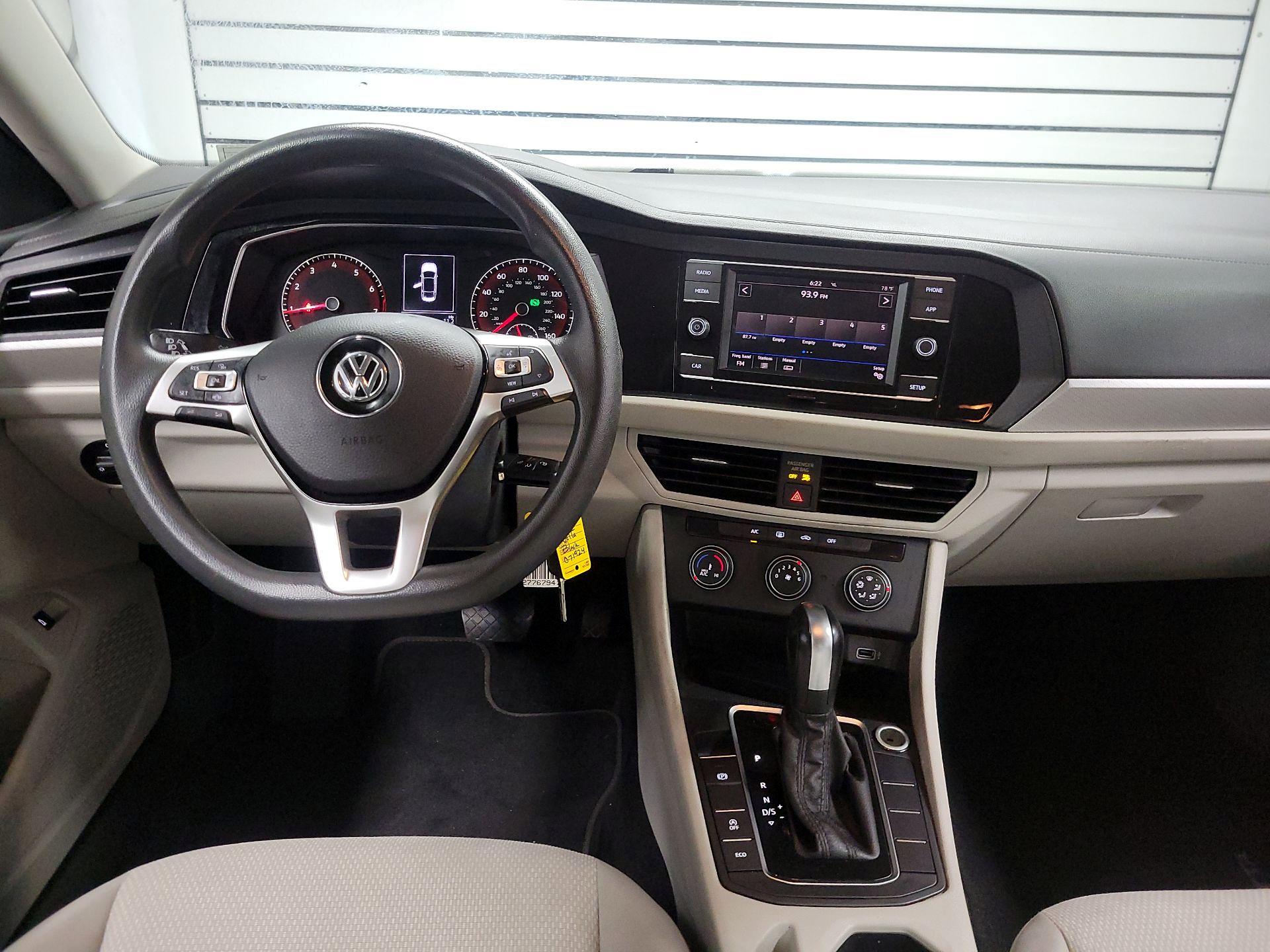 Thumbnail: 2019 Volkswagen Jetta - 9