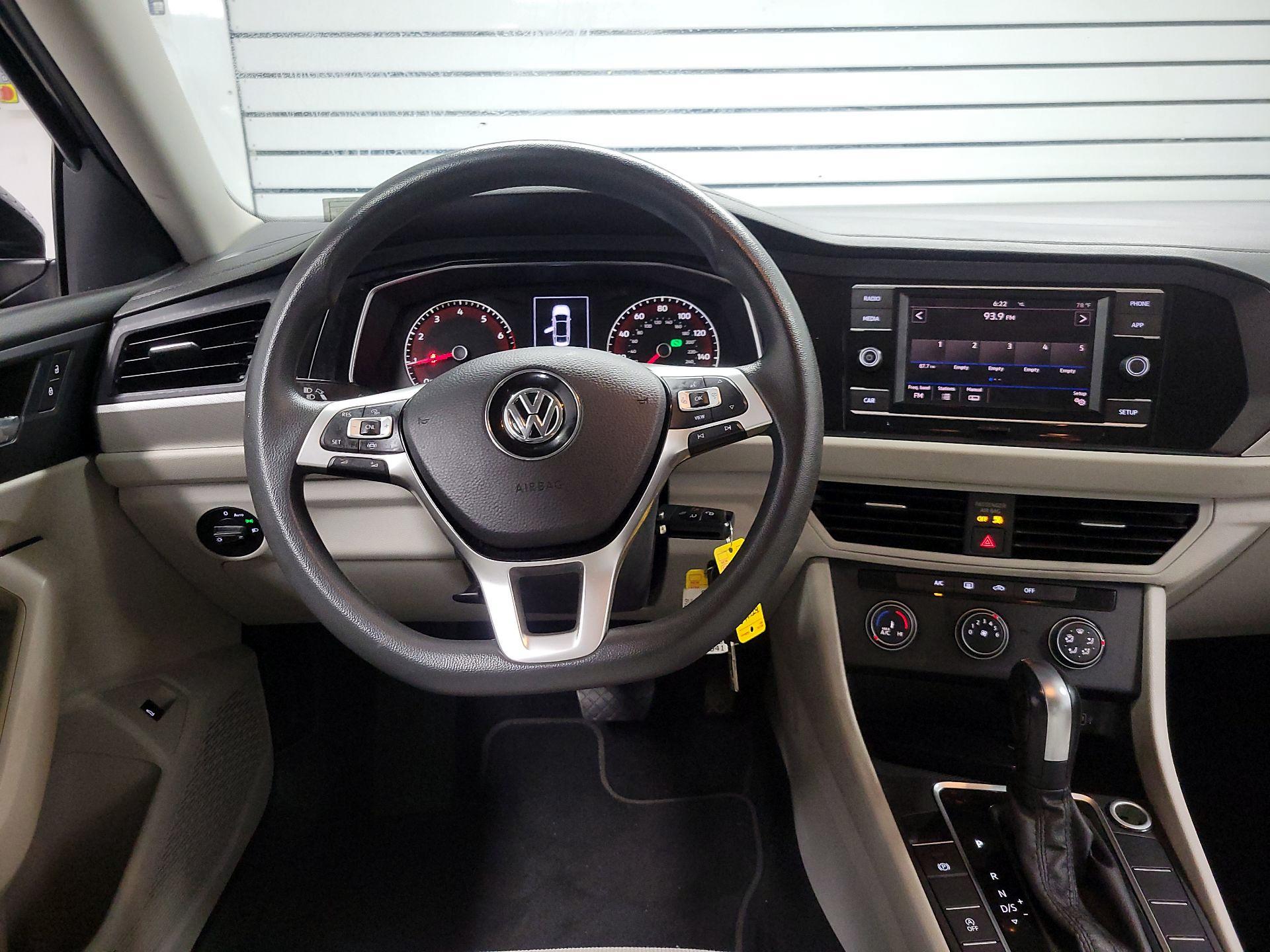 Thumbnail: 2019 Volkswagen Jetta - 10