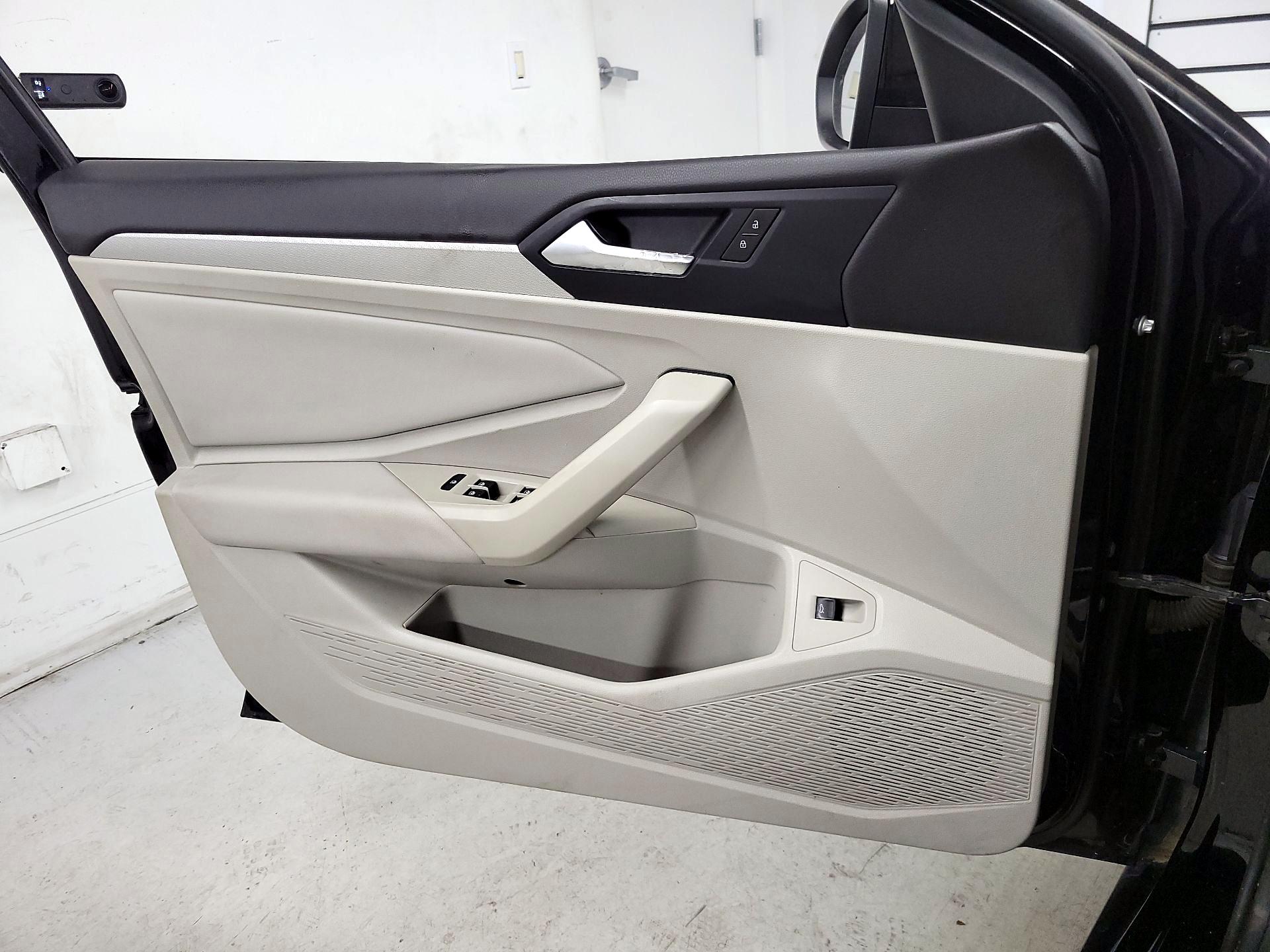 Thumbnail: 2019 Volkswagen Jetta - 12