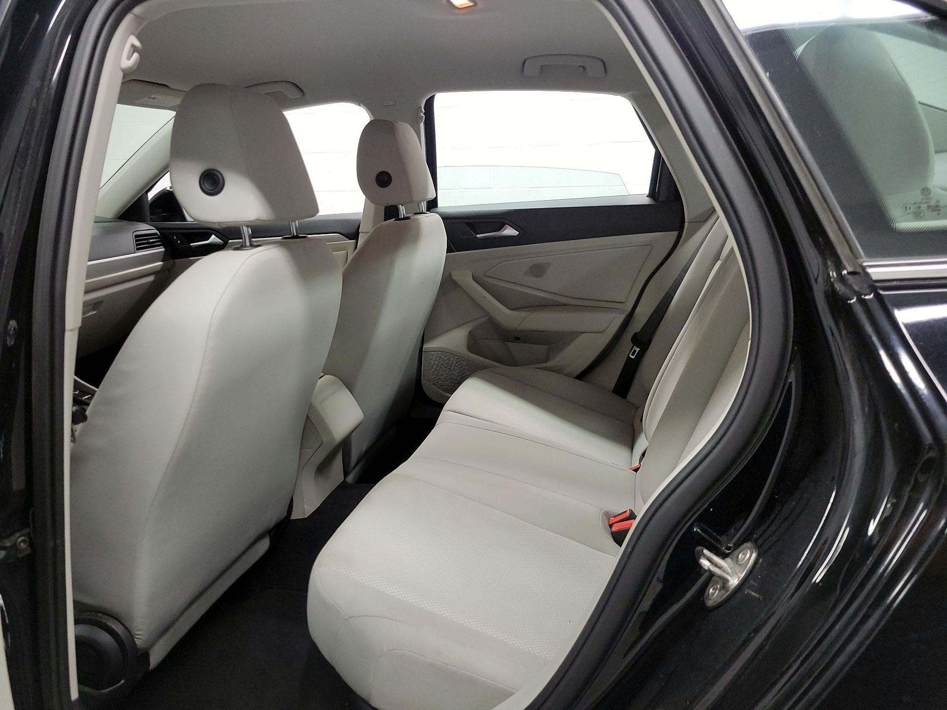 Thumbnail: 2019 Volkswagen Jetta - 17