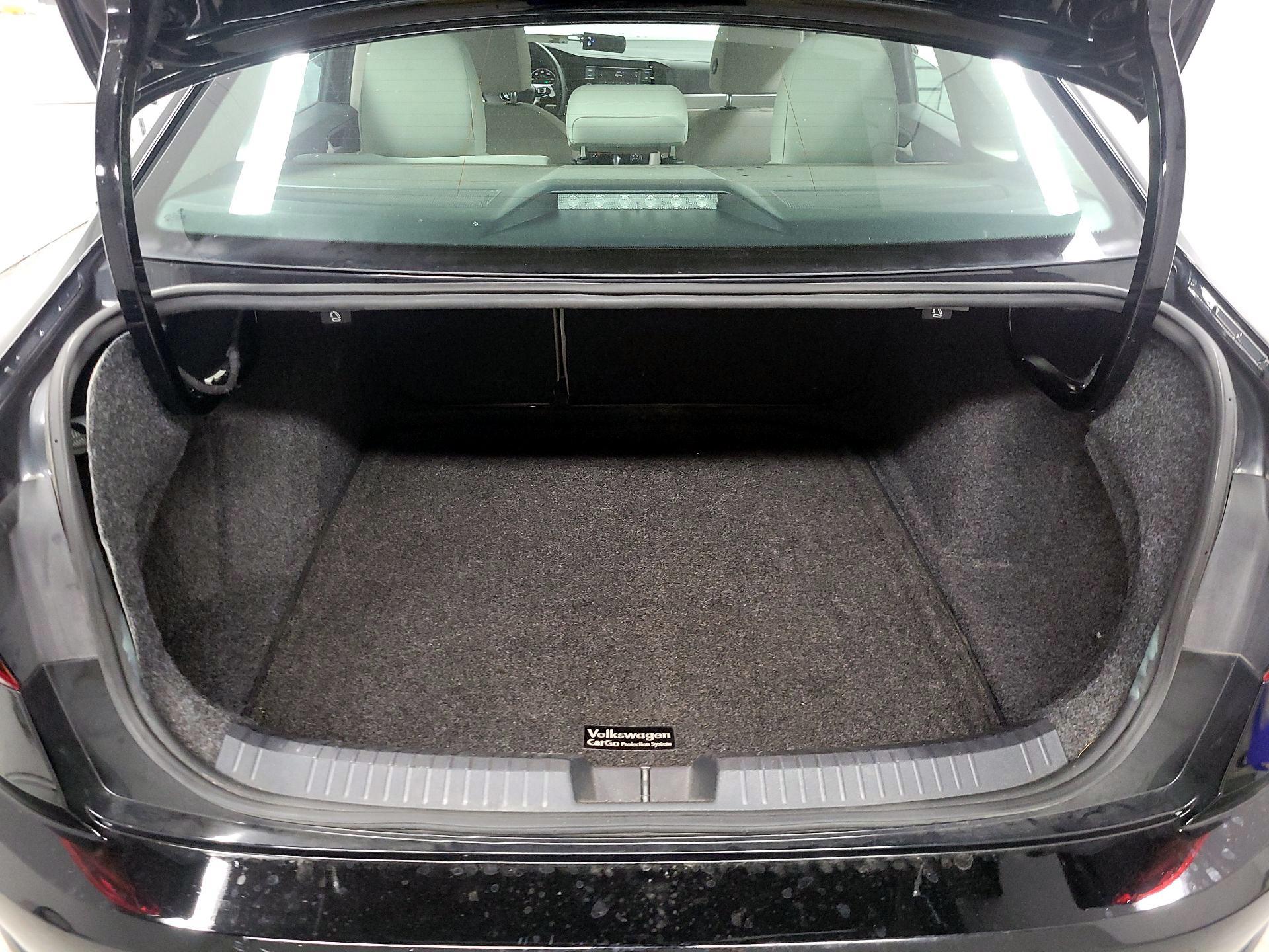 Thumbnail: 2019 Volkswagen Jetta - 18