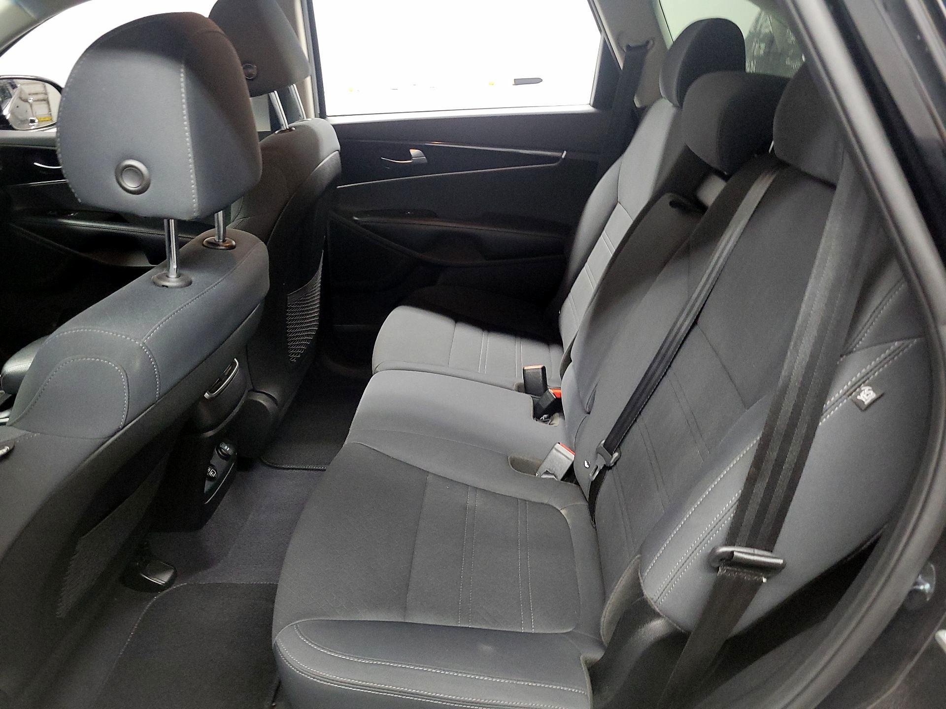 Thumbnail: 2019 Kia Sorento - 16