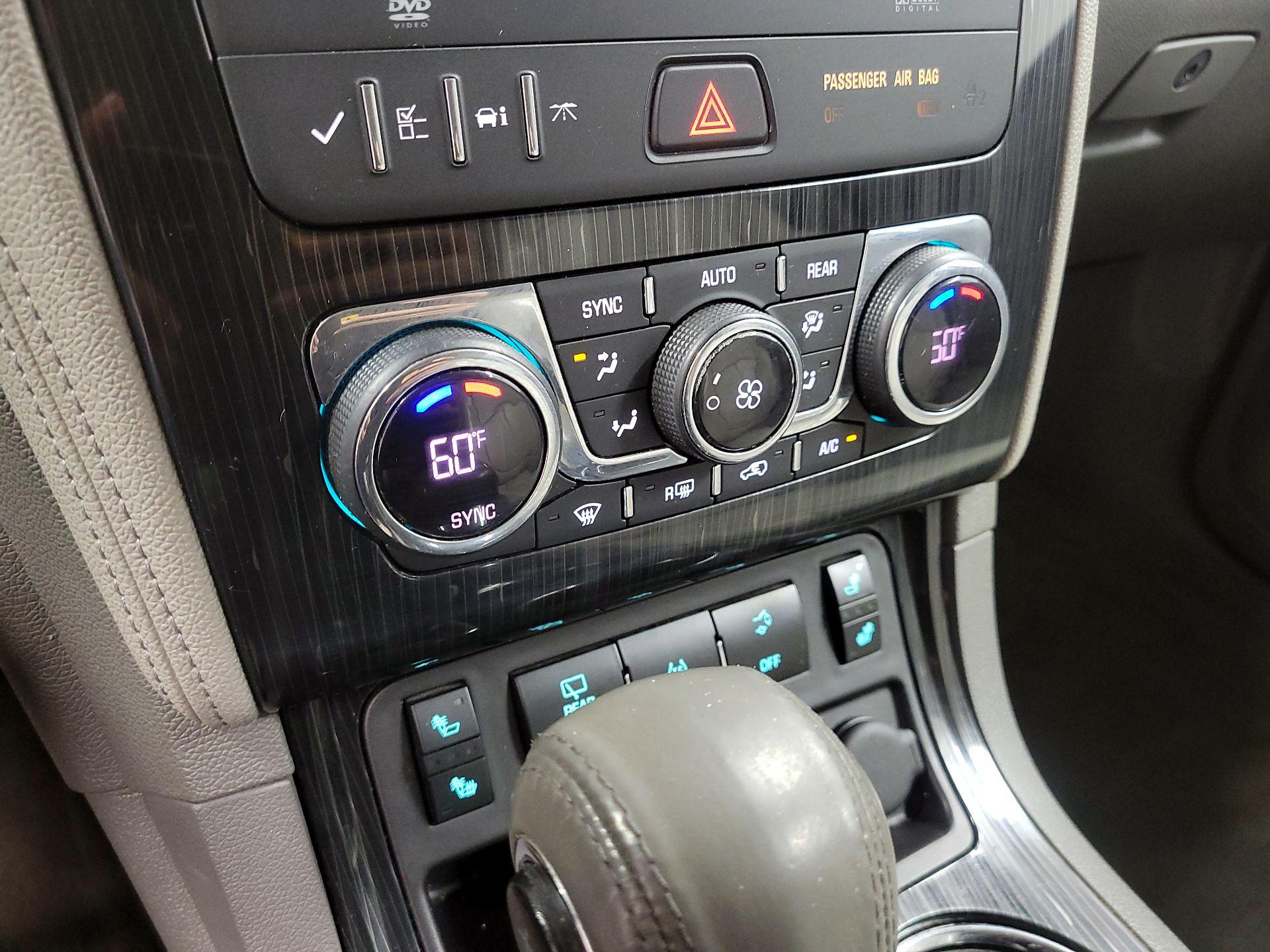 Thumbnail: 2015 Chevrolet Traverse - 16