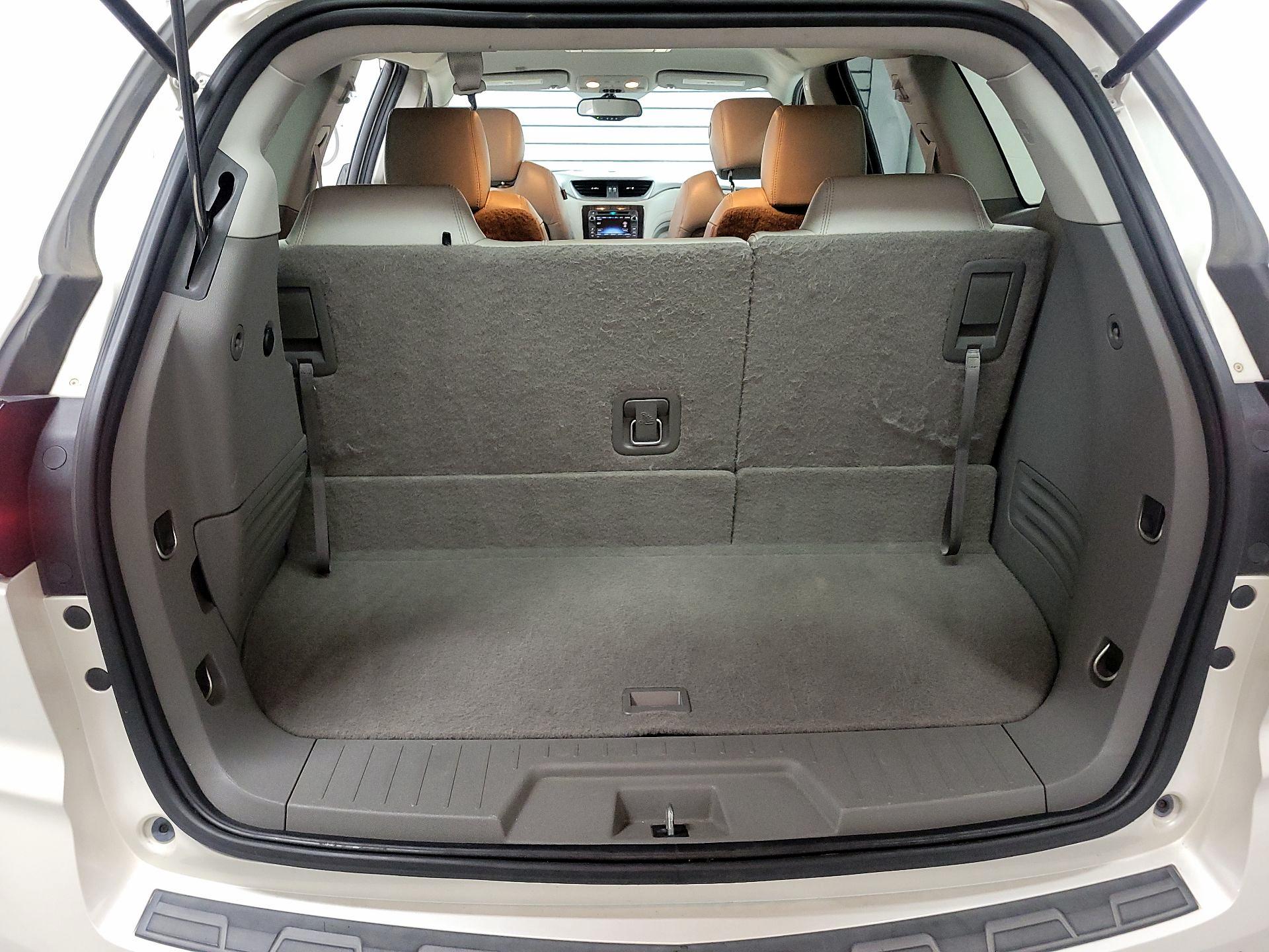 Thumbnail: 2015 Chevrolet Traverse - 19