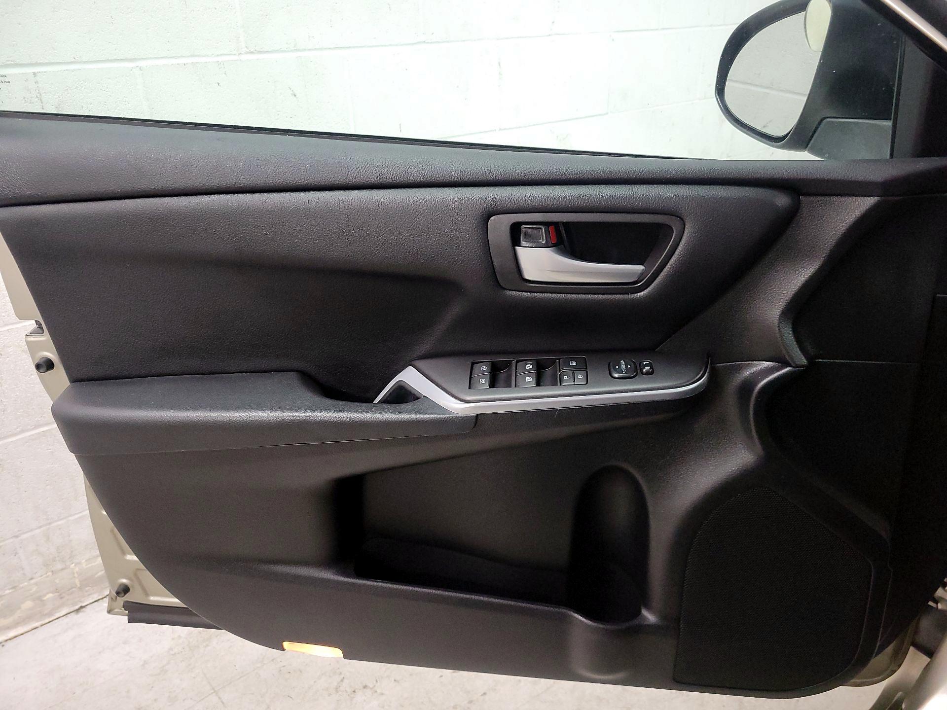 Thumbnail: 2017 Toyota Camry - 12