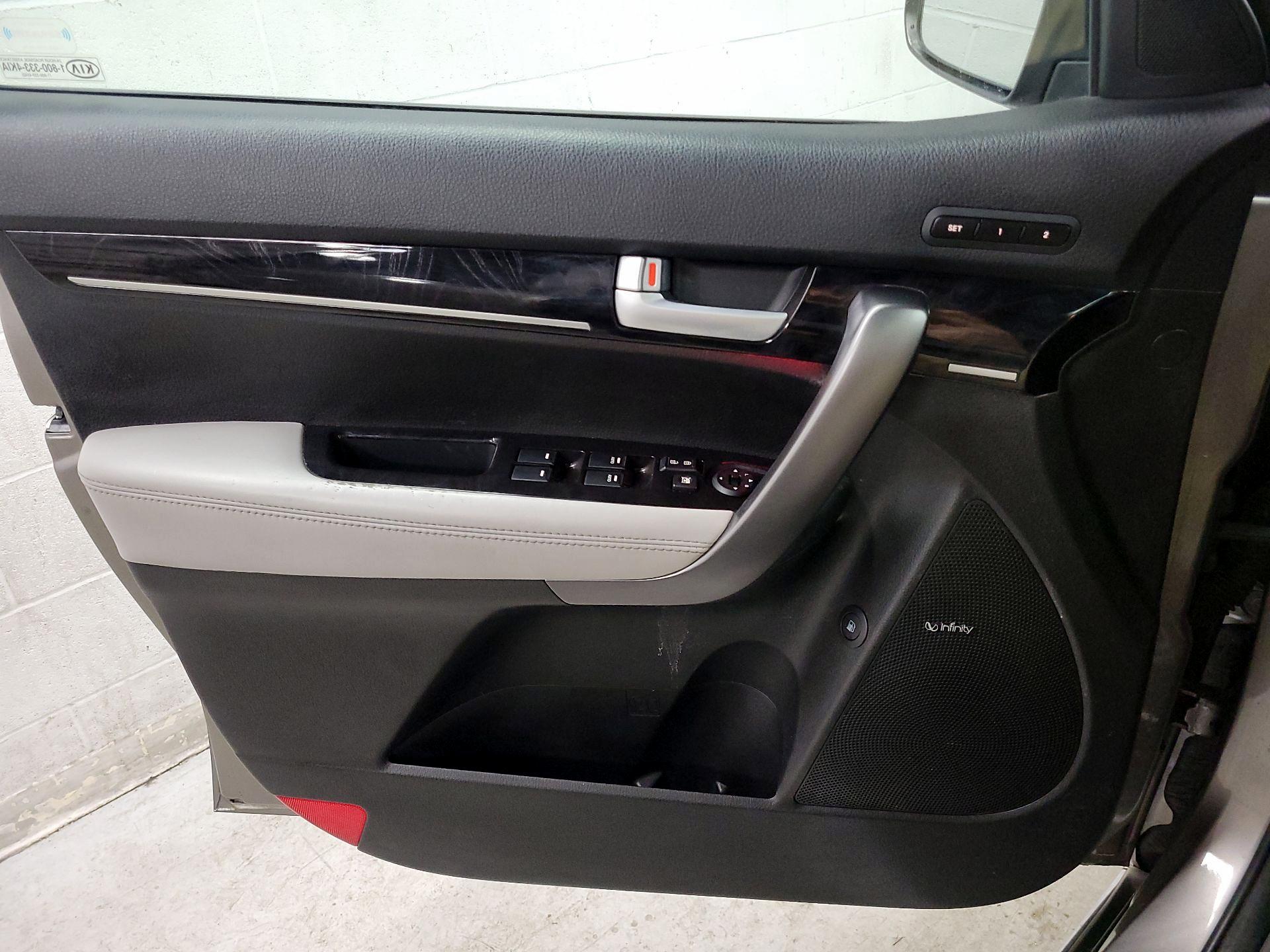 Thumbnail: 2015 Kia Sorento - 12