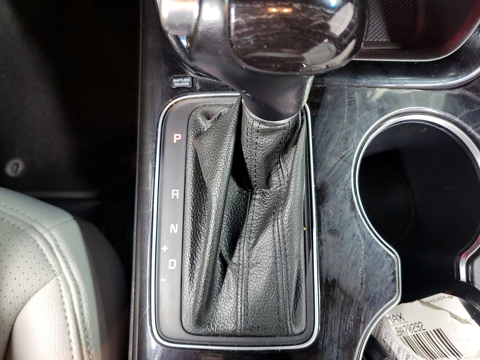 Thumbnail: 2015 Kia Sorento - 18