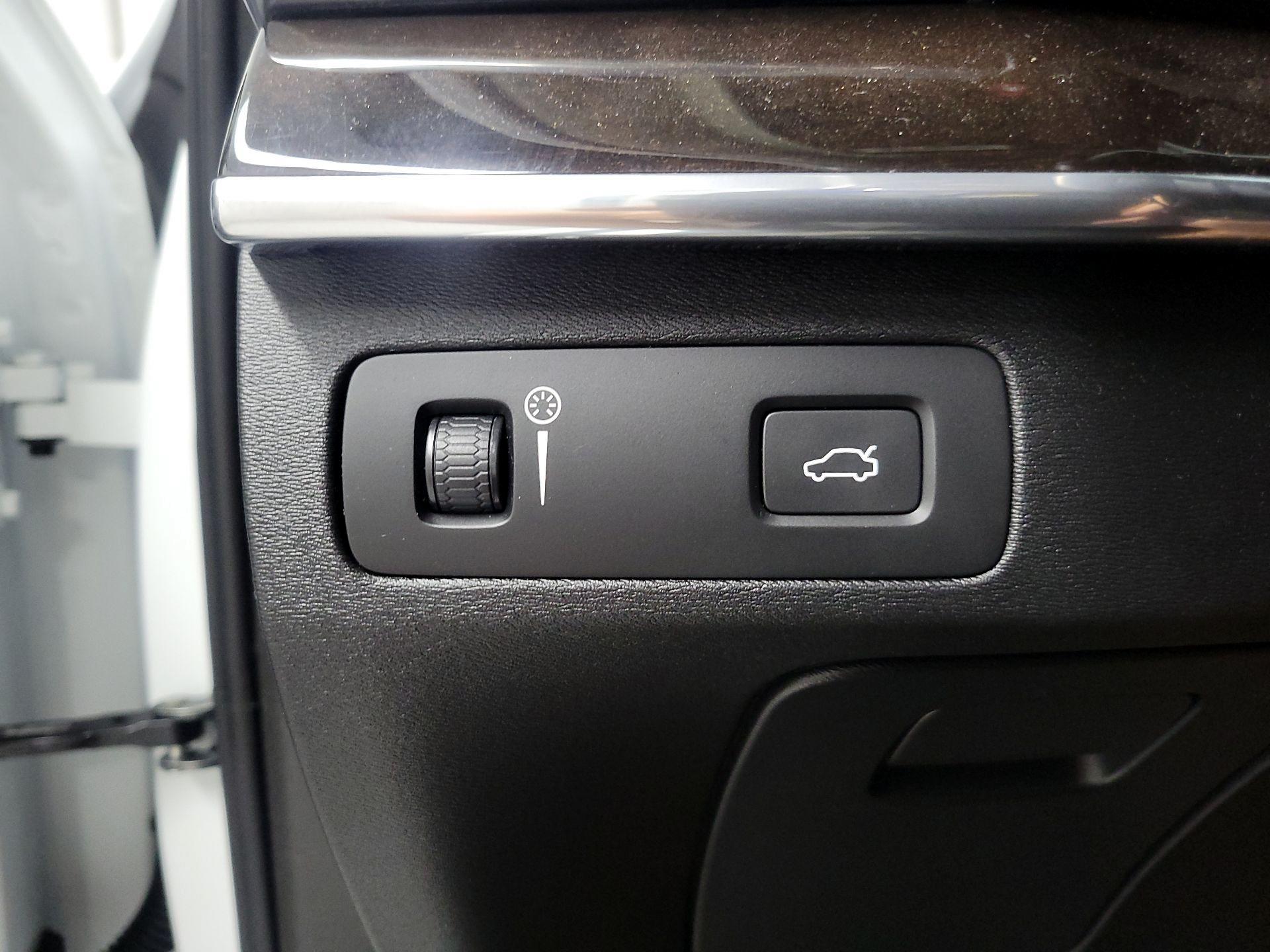 Thumbnail: 2019 Volvo XC90 - 13