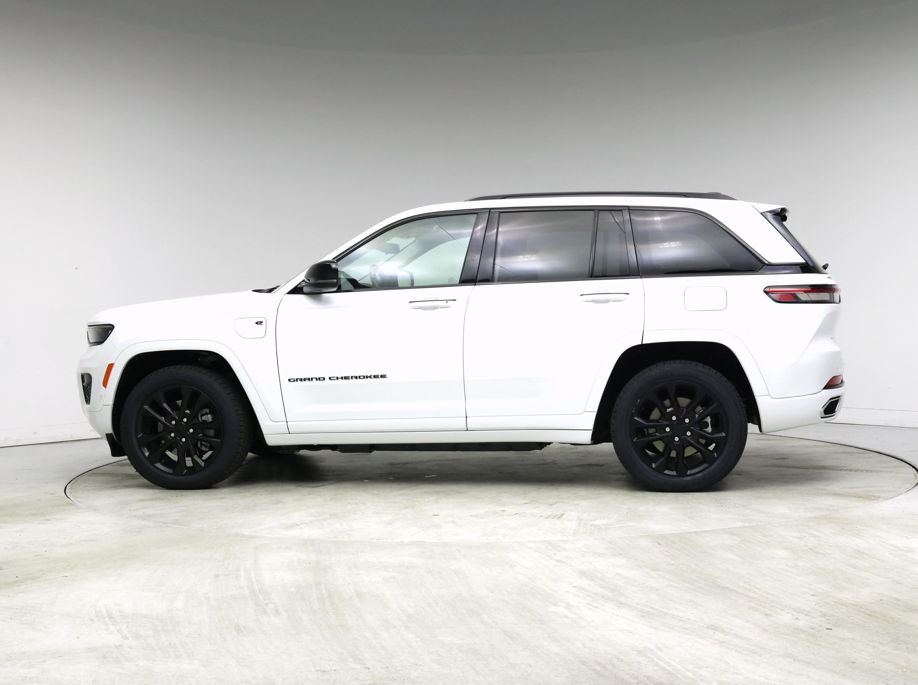 Thumbnail: 2022 Jeep Grand Cherokee - 3