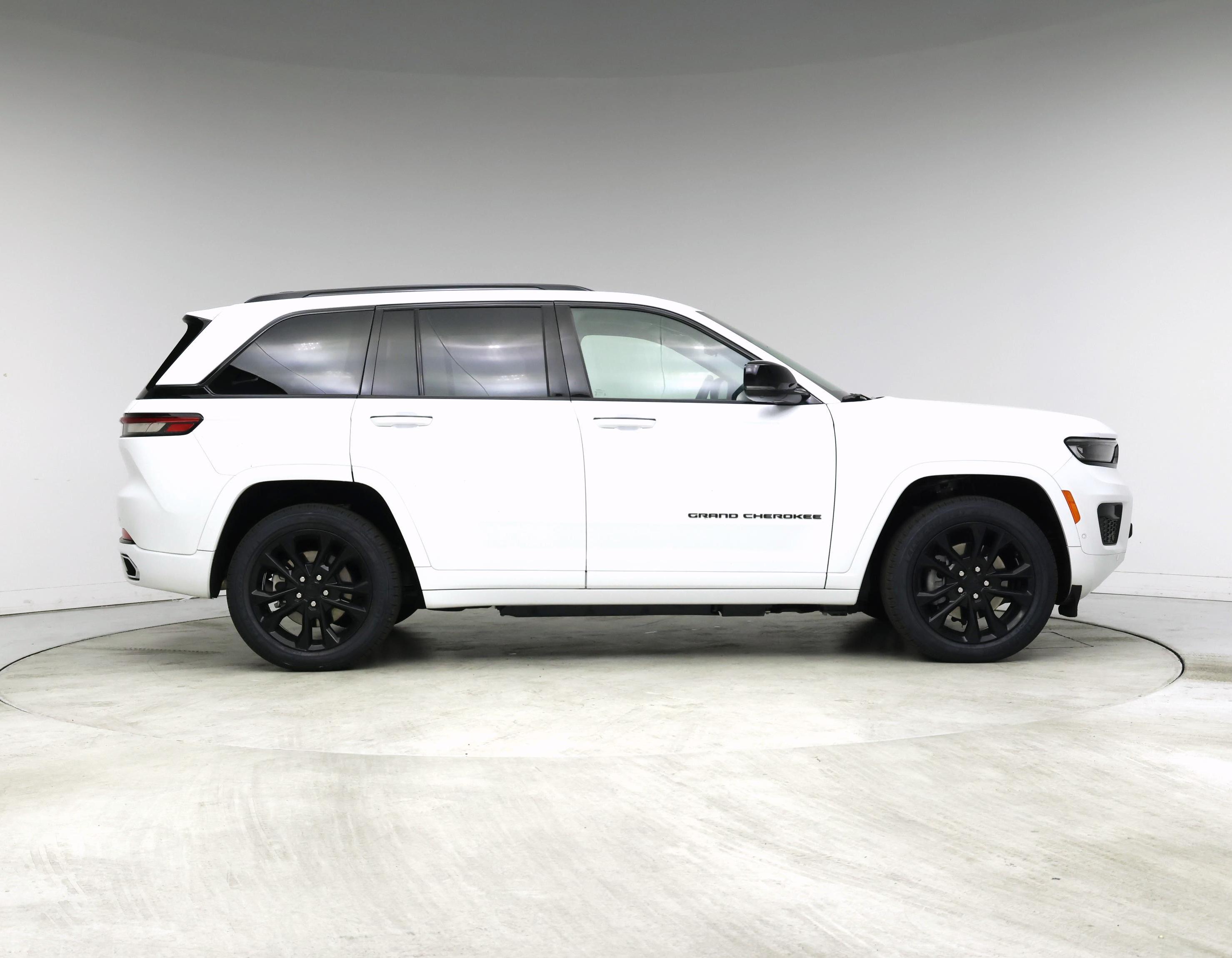 Thumbnail: 2022 Jeep Grand Cherokee - 7