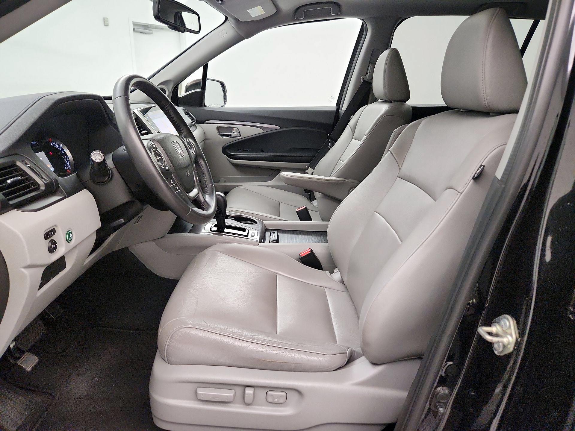 Thumbnail: 2017 Honda Pilot - 9