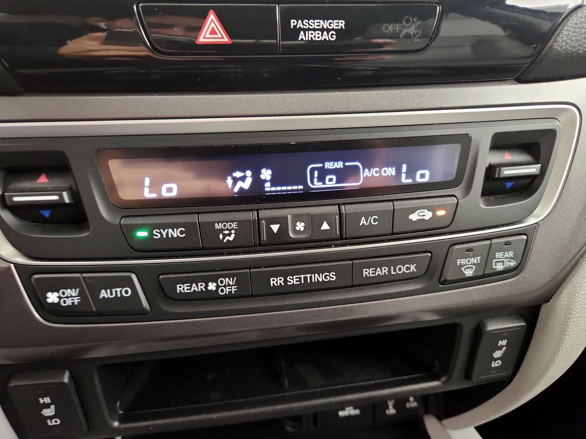 Thumbnail: 2017 Honda Pilot - 15