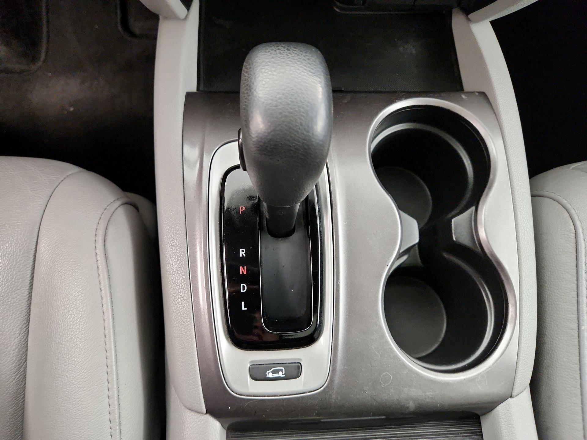 Thumbnail: 2017 Honda Pilot - 16