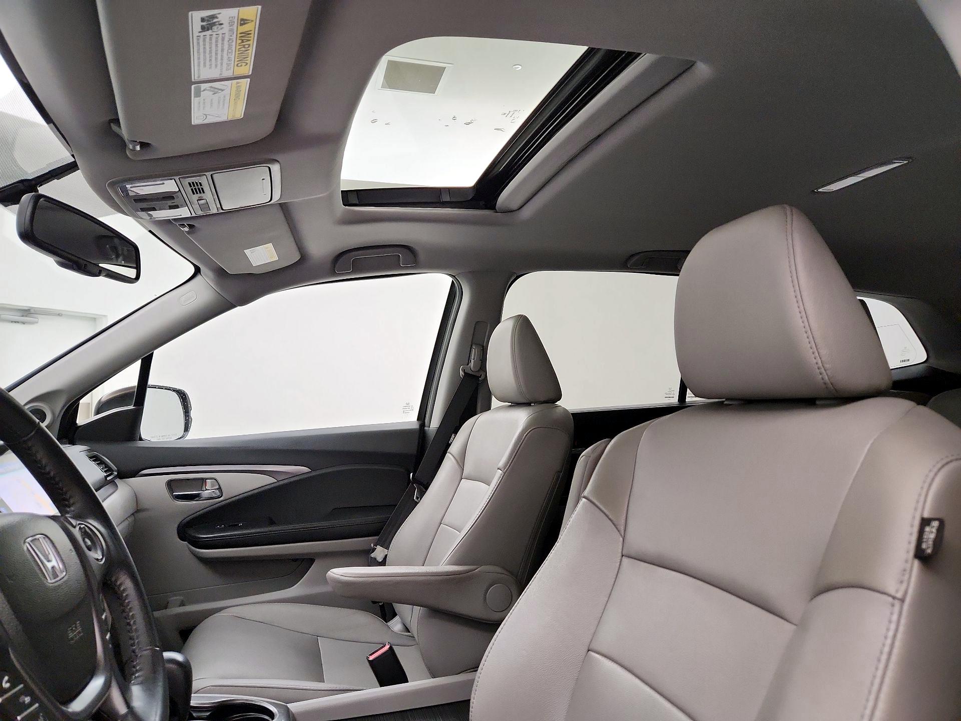 Thumbnail: 2017 Honda Pilot - 18
