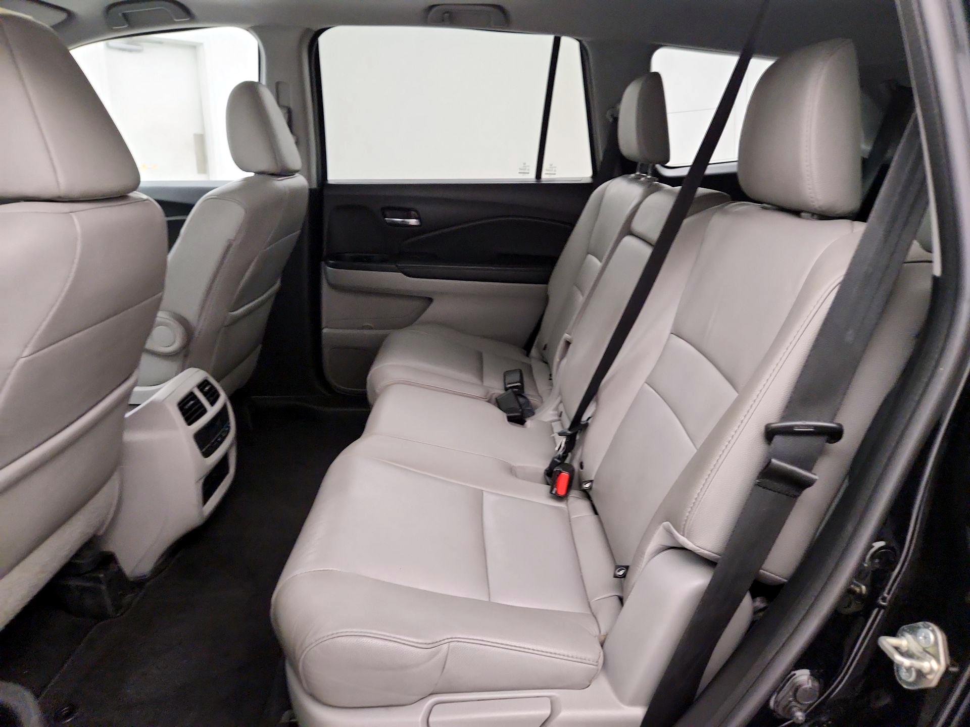 Thumbnail: 2017 Honda Pilot - 19