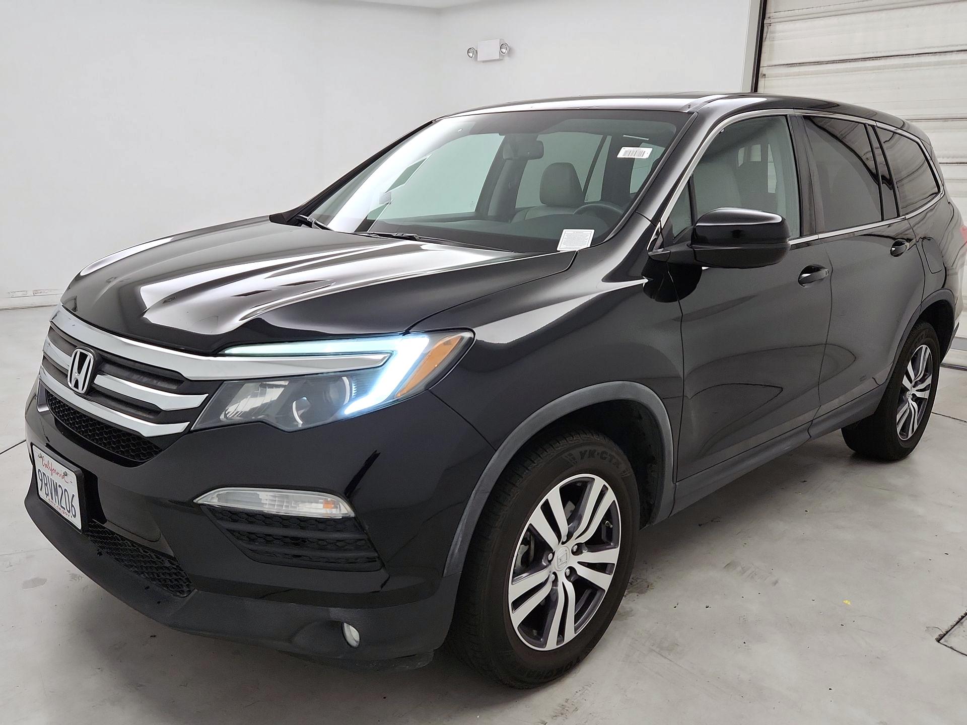 Thumbnail: 2017 Honda Pilot - 3