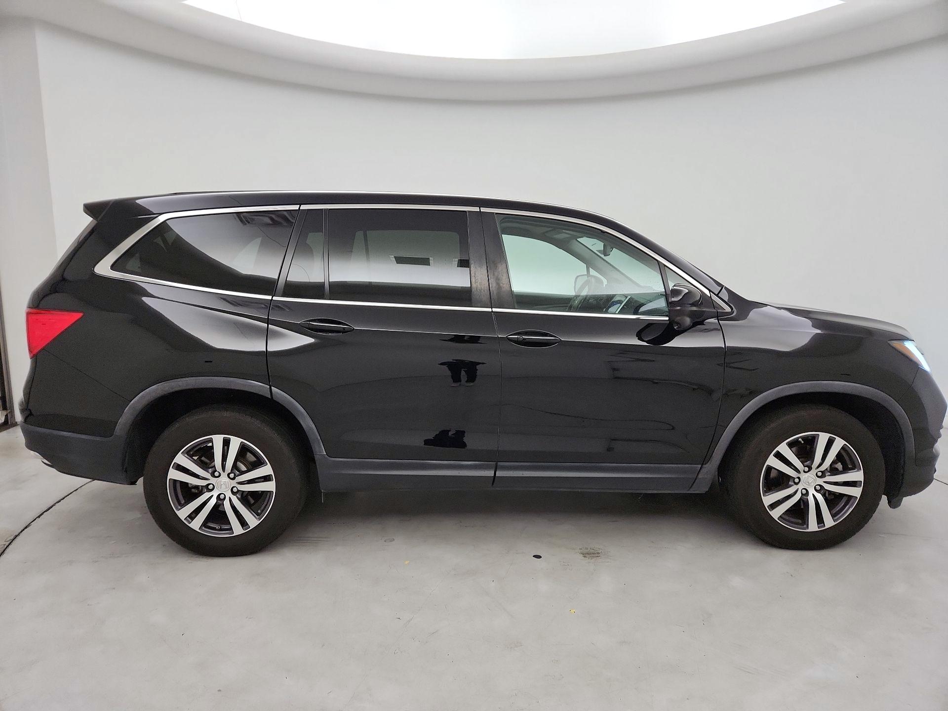 Thumbnail: 2017 Honda Pilot - 4