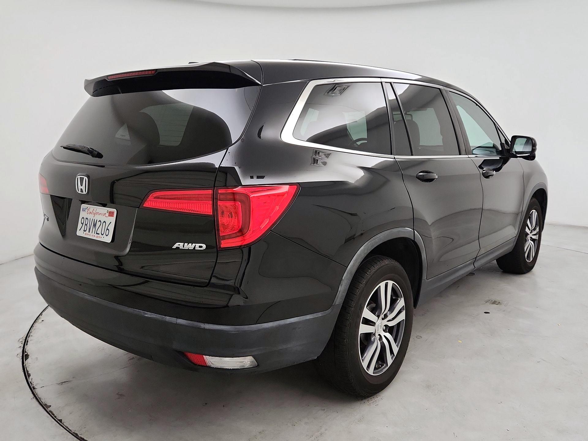 Thumbnail: 2017 Honda Pilot - 5