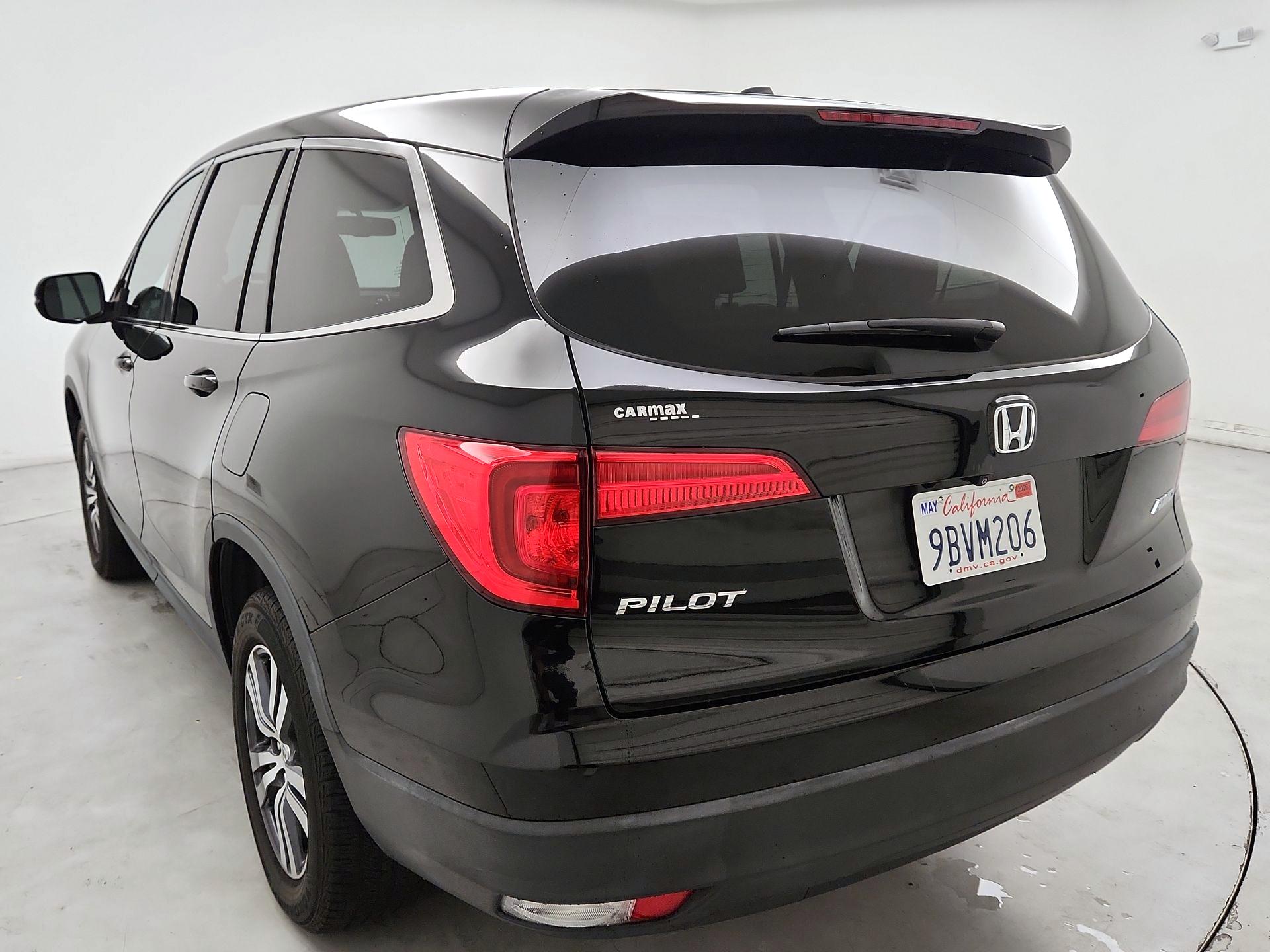 Thumbnail: 2017 Honda Pilot - 7
