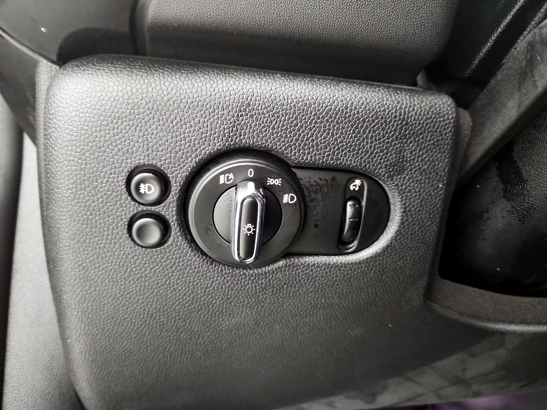 Thumbnail: 2017 MINI Cooper Hardtop - 11