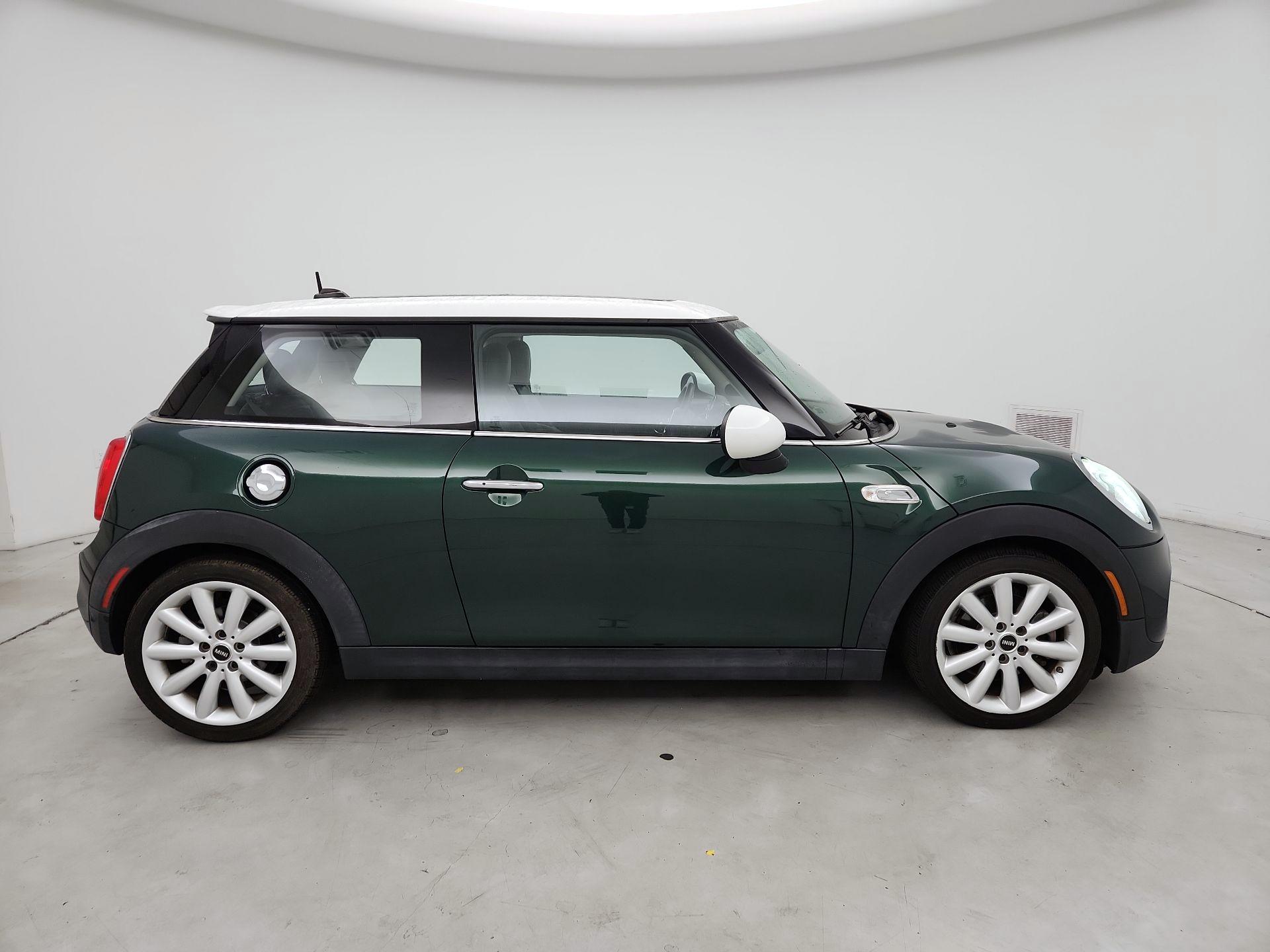 Thumbnail: 2017 MINI Cooper Hardtop - 4