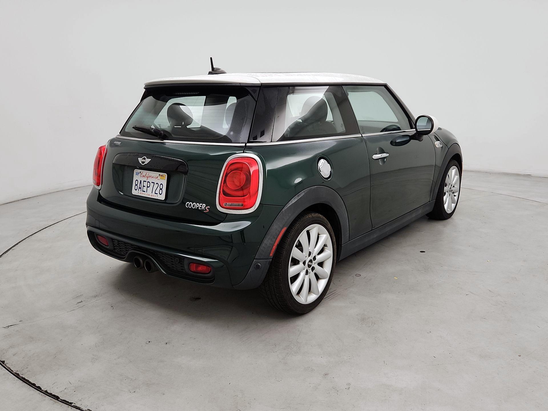 Thumbnail: 2017 MINI Cooper Hardtop - 5