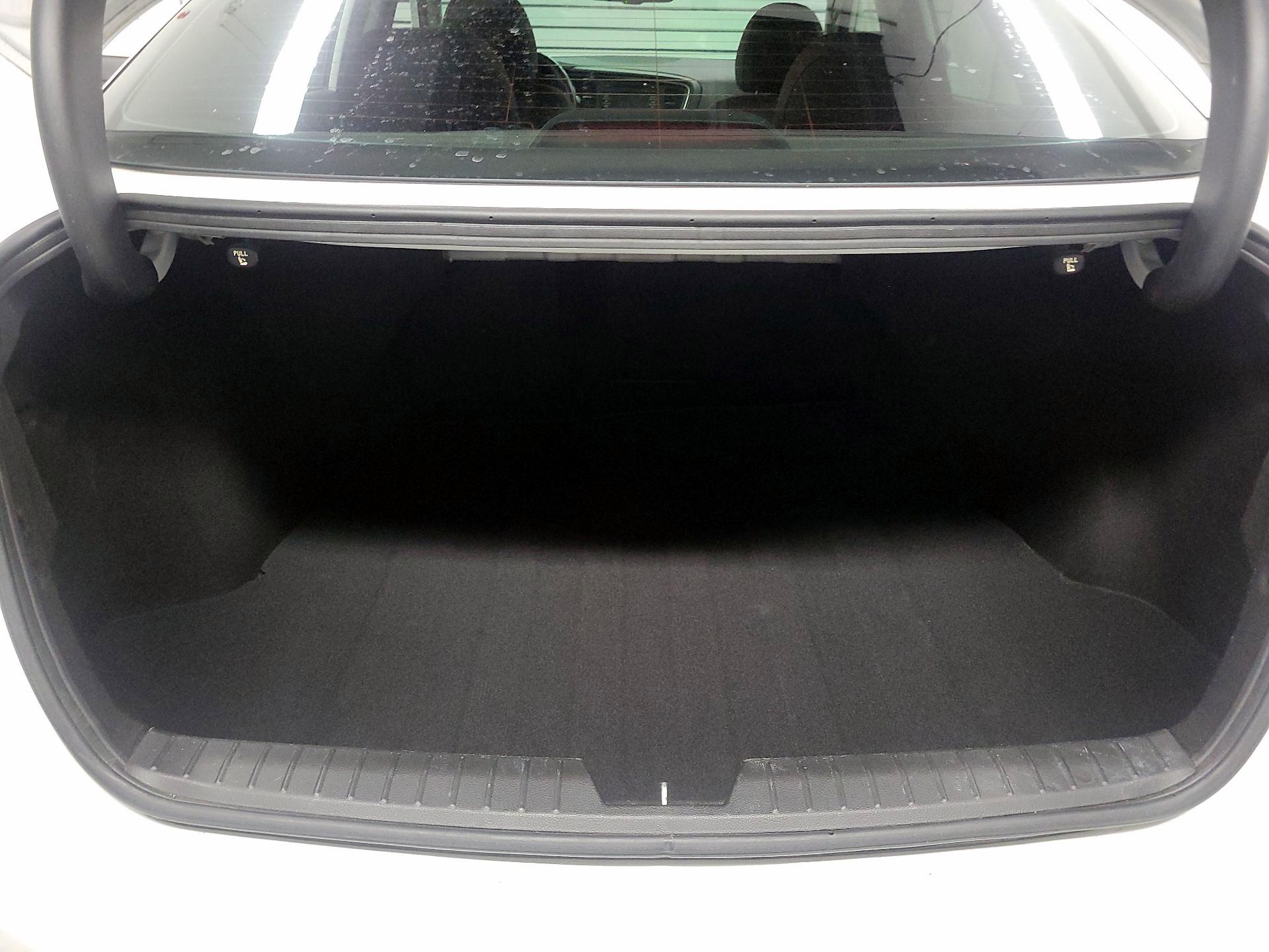 Thumbnail: 2015 Kia Optima - 19