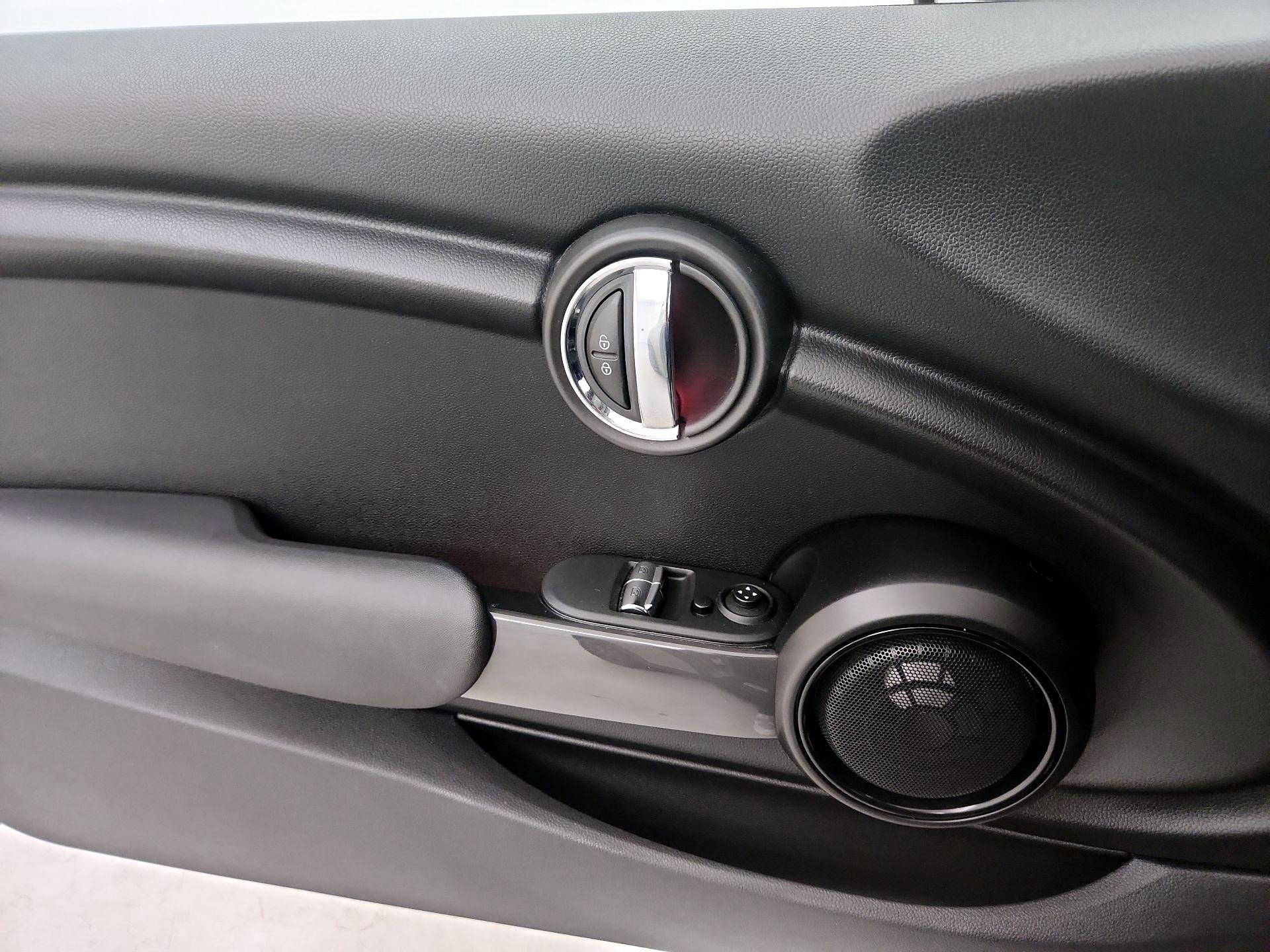 Thumbnail: 2018 MINI Cooper Hardtop - 12