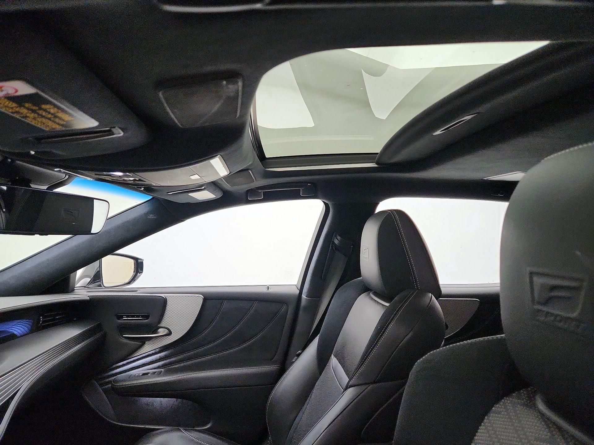 Thumbnail: 2019 Lexus LS - 19